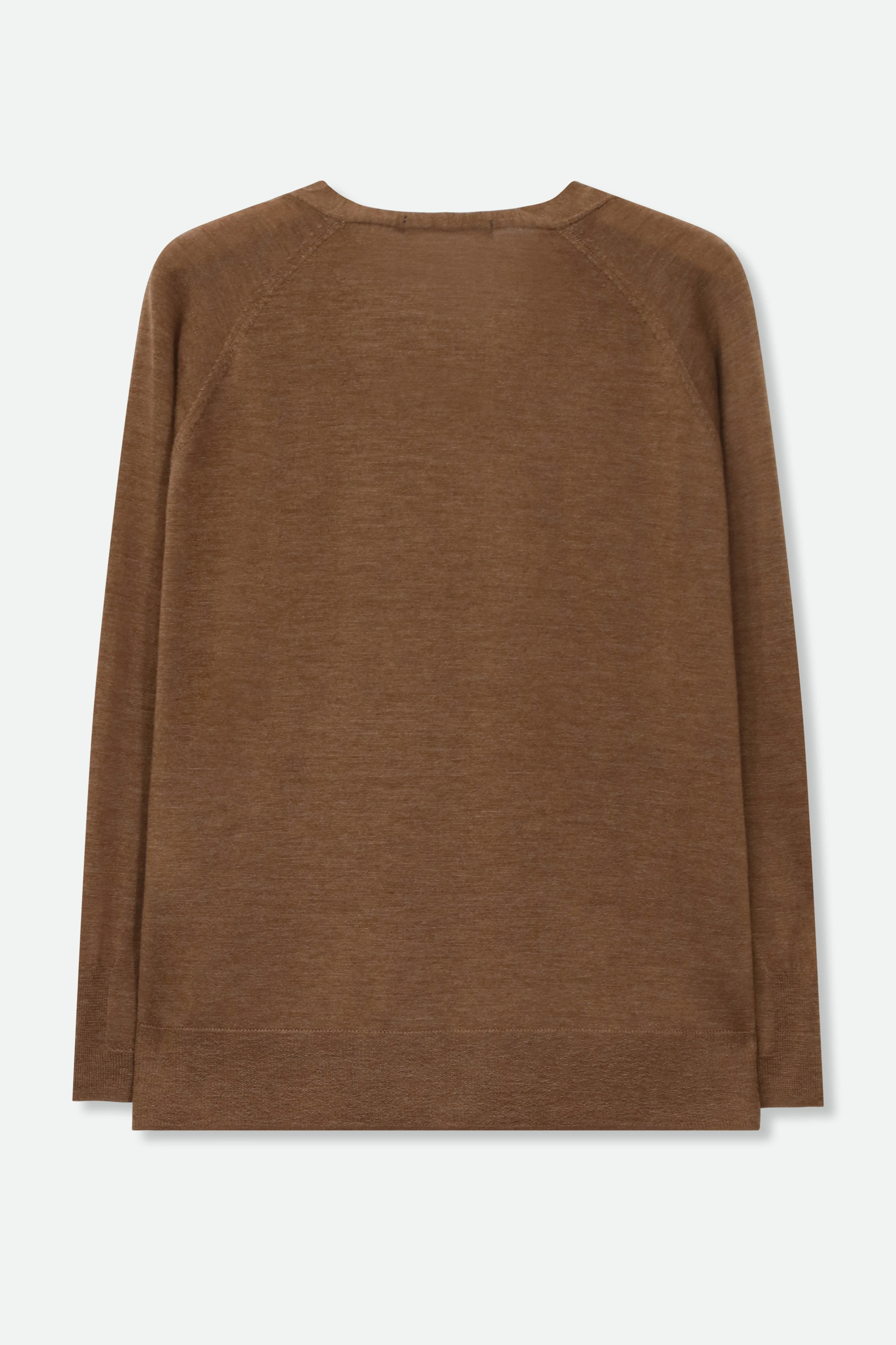 AMICO BOYFRIEND V NECK IN FINE ITALIAN MERINO - Image 14