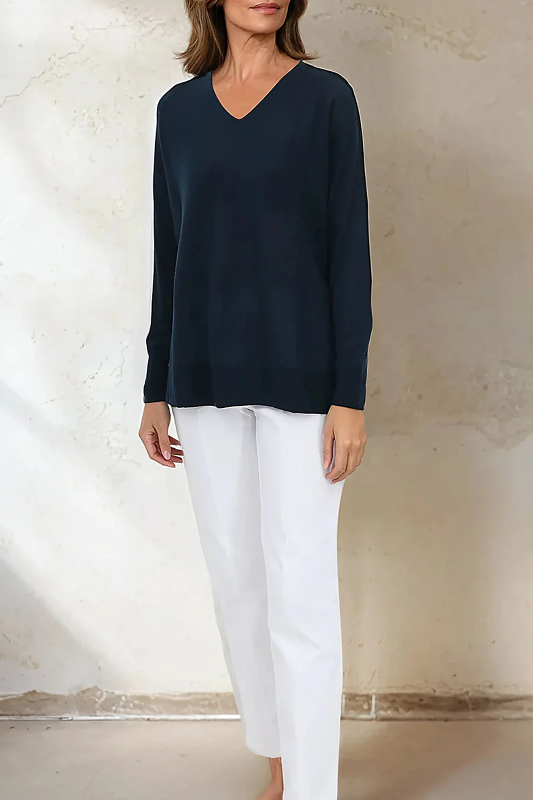 AMICO BOYFRIEND V NECK IN FINE ITALIAN MERINO - Image 3