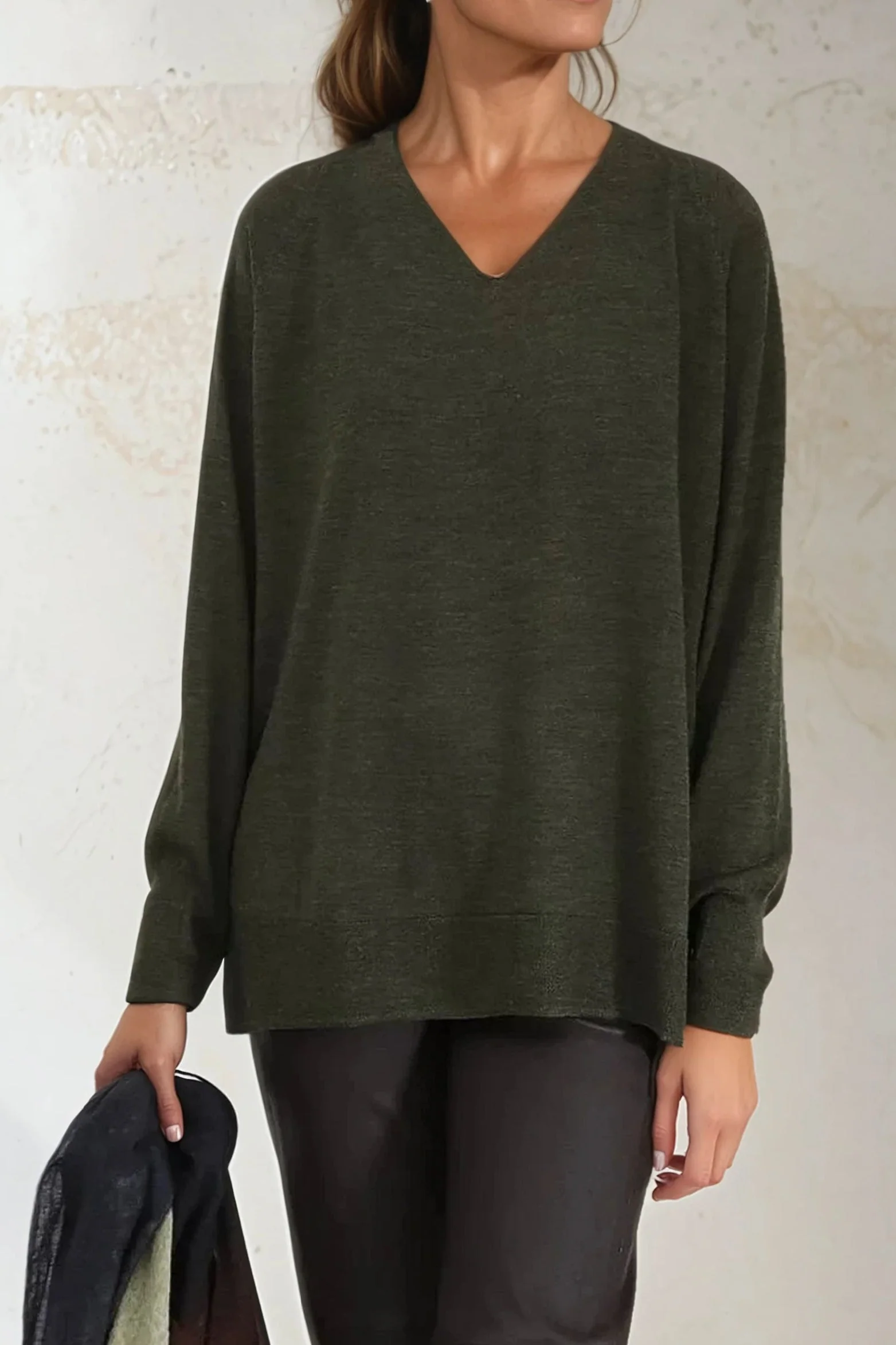 AMICO BOYFRIEND V NECK IN FINE ITALIAN MERINO - Image 7