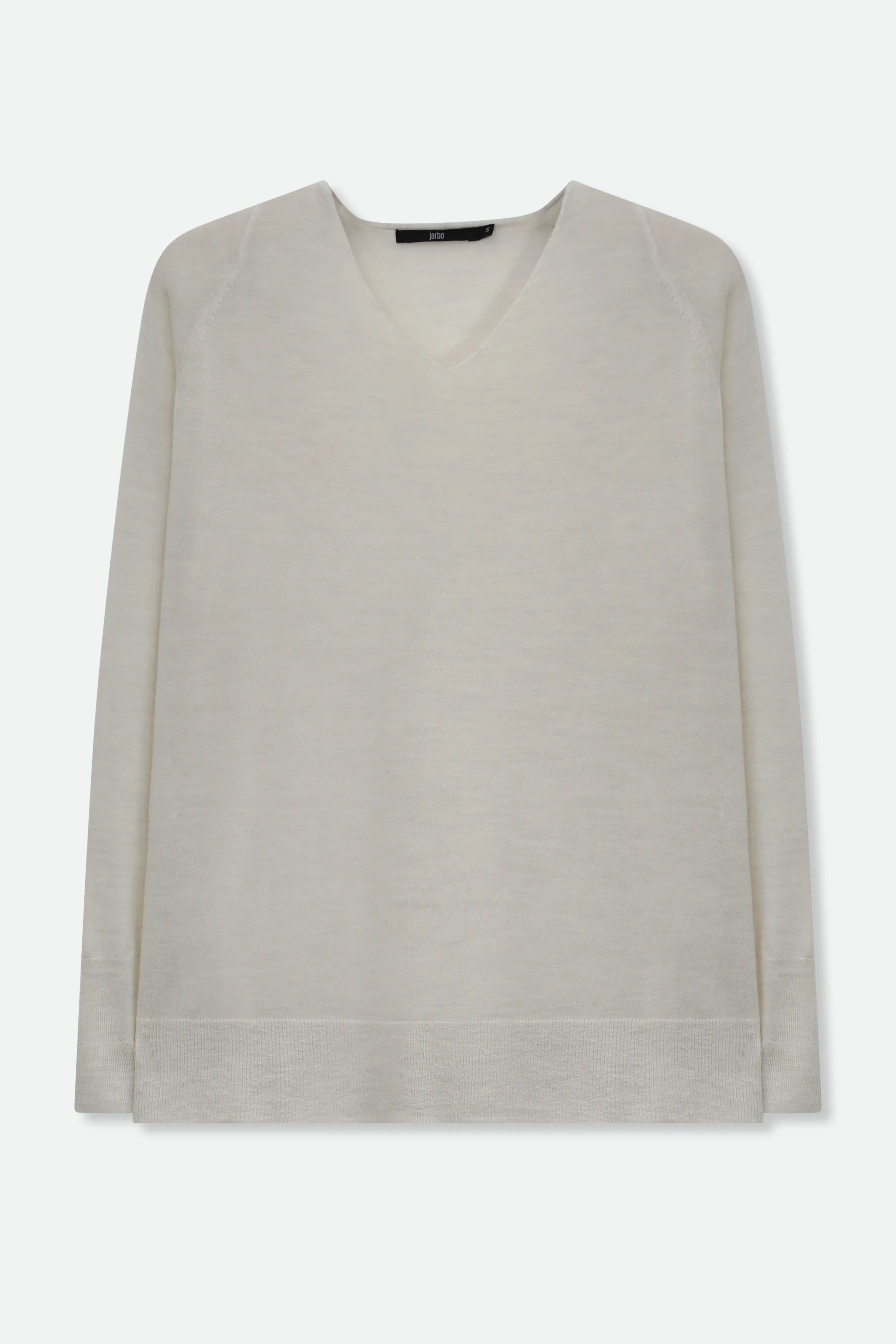 AMICO BOYFRIEND V NECK IN FINE ITALIAN MERINO - Image 9