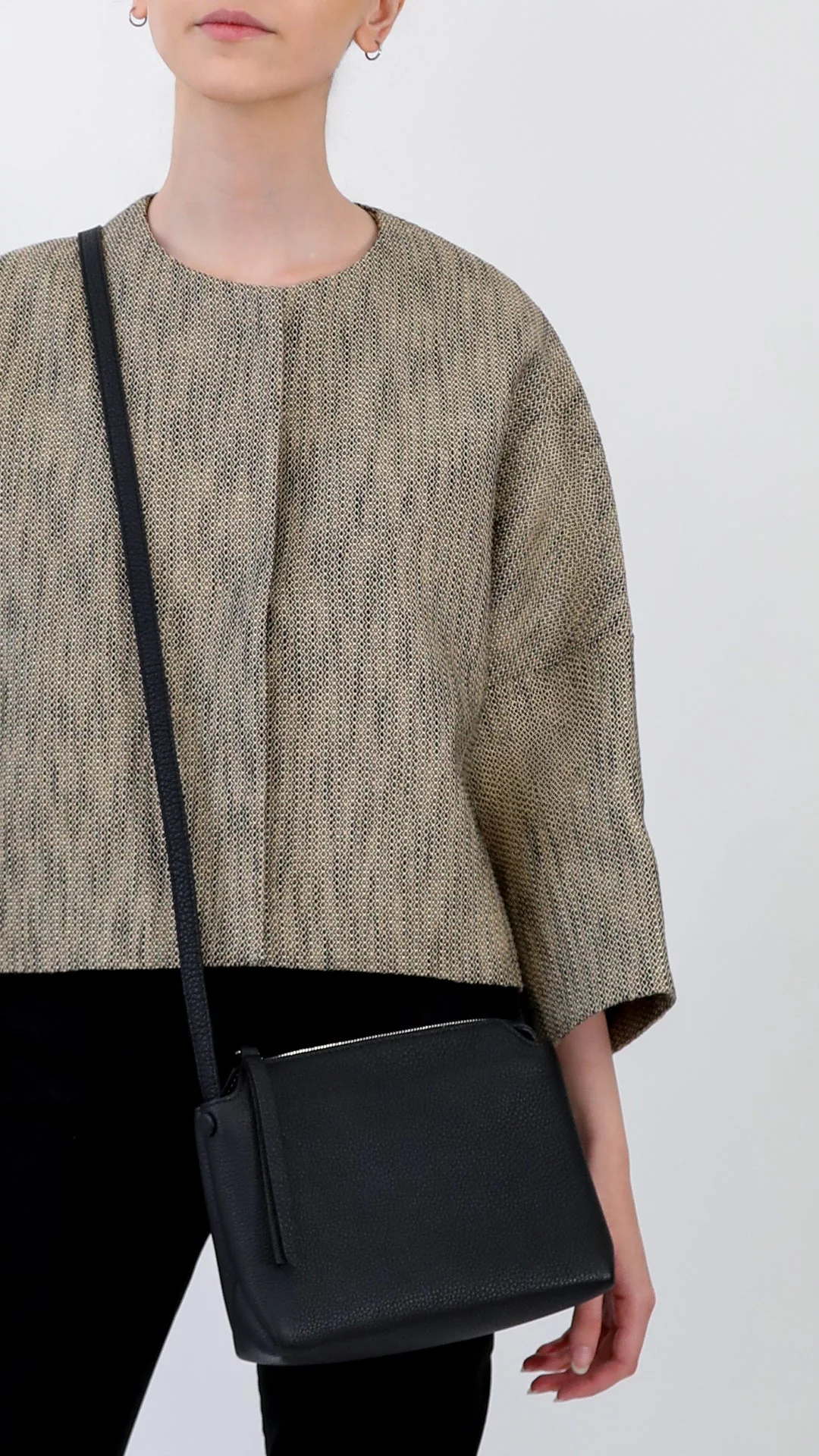 BRIDGET ITALIAN LEATHER CROSSBODY BAG IN BLACK - Image 4