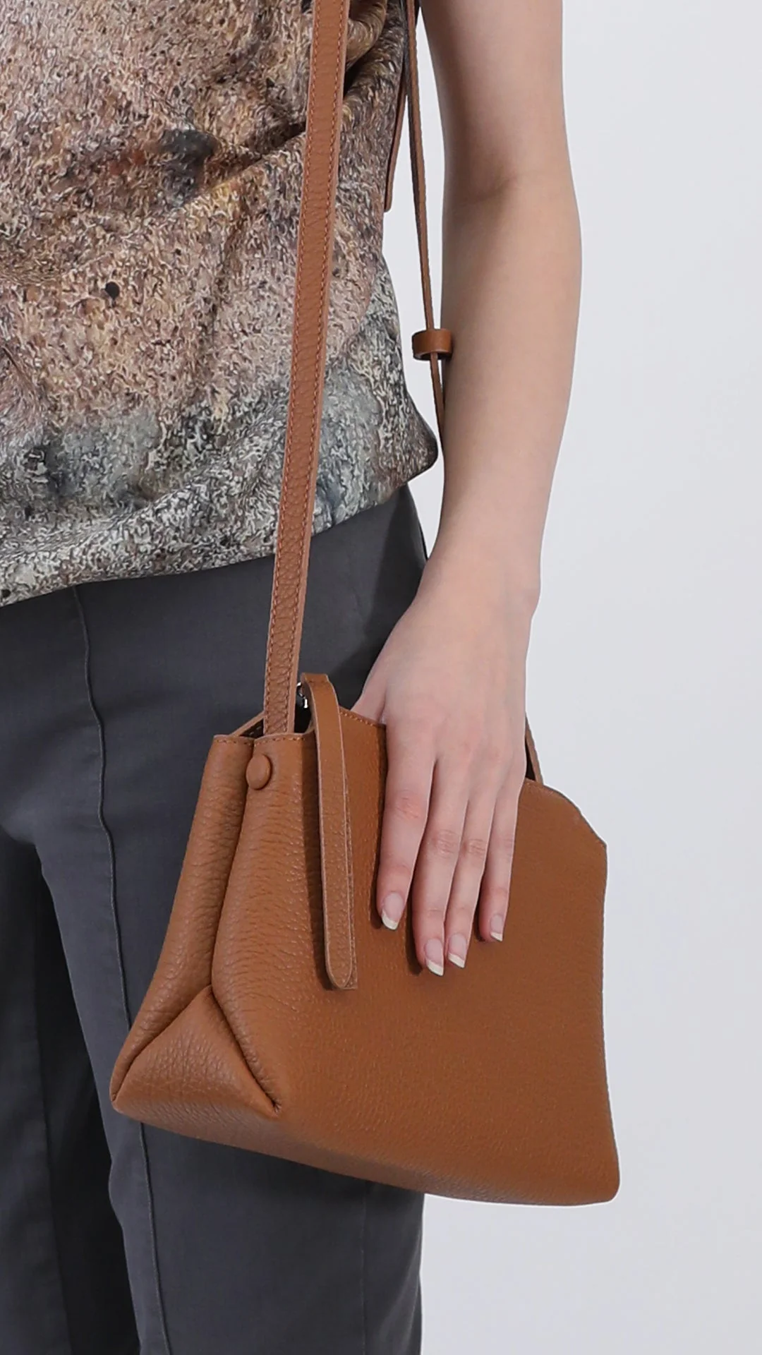 BRIDGET ITALIAN LEATHER CROSSBODY BAG IN NATURAL CUOIO - Image 6