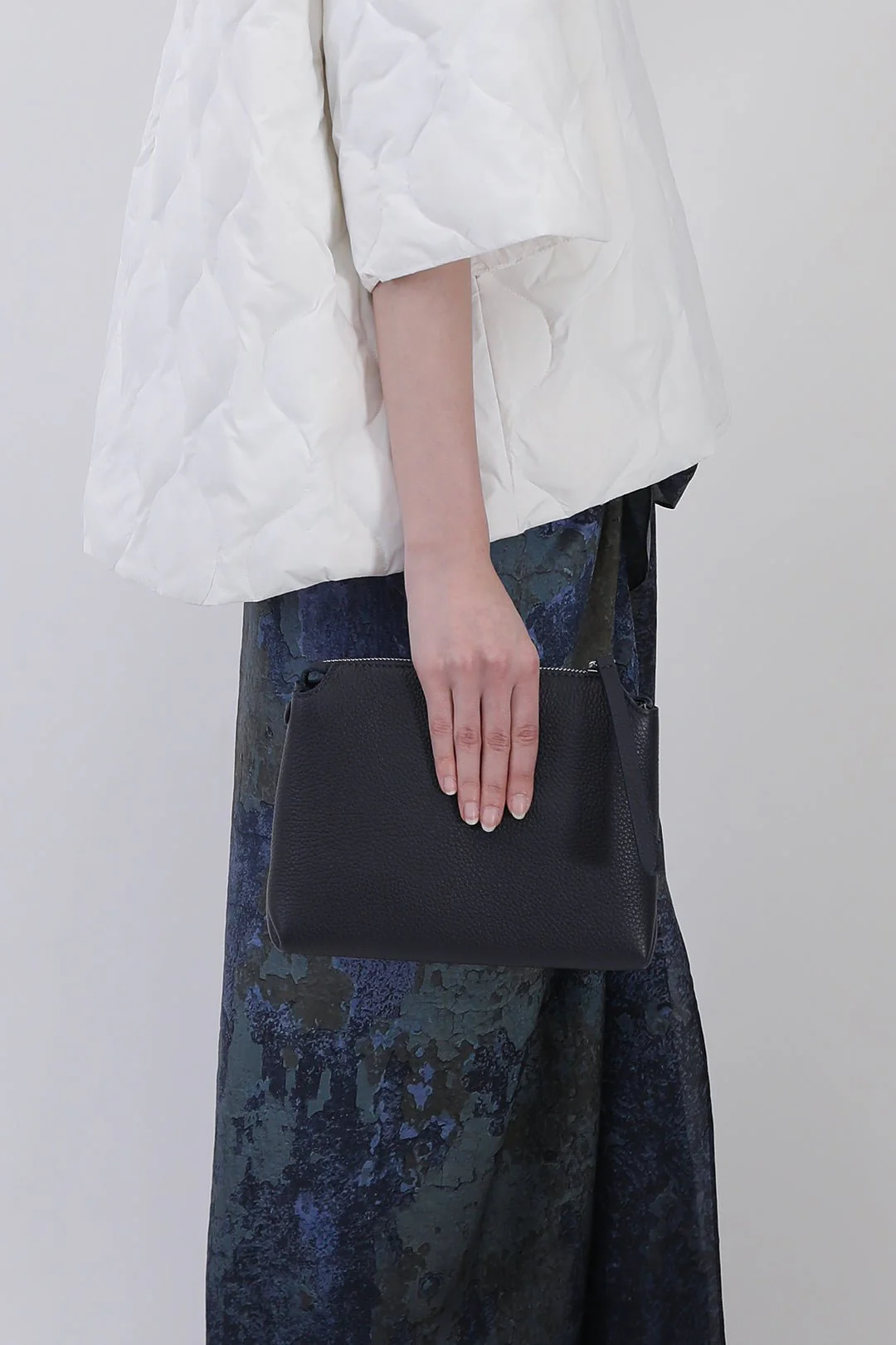 BRIDGET ITALIAN LEATHER CROSSBODY BAG IN NAVY - Image 4