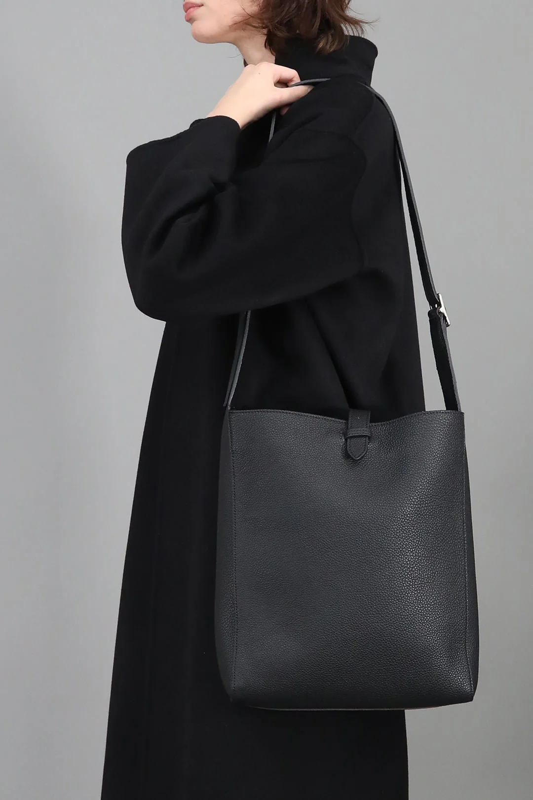 BRIO BUCKLE BAG IN ITALIAN CALFSKIN BLACK - Image 3