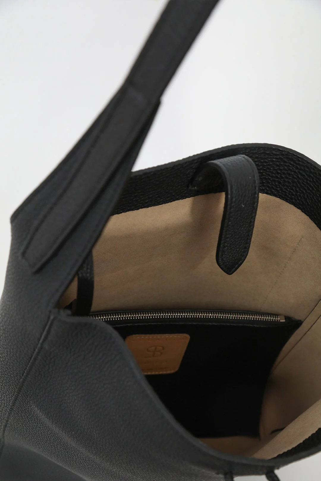 BRIO BUCKLE BAG IN ITALIAN CALFSKIN BLACK - Image 6