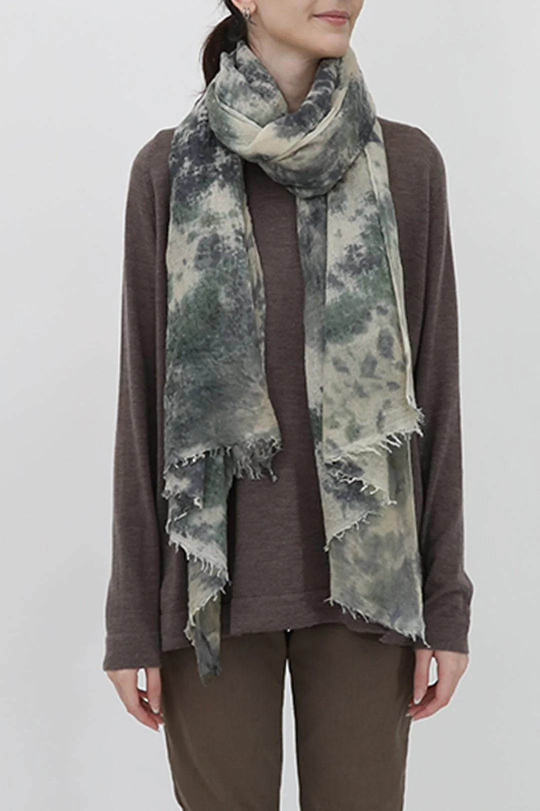 CAMOUFLAGE SCARF IN HAND DYED CASHMERE - Image 2