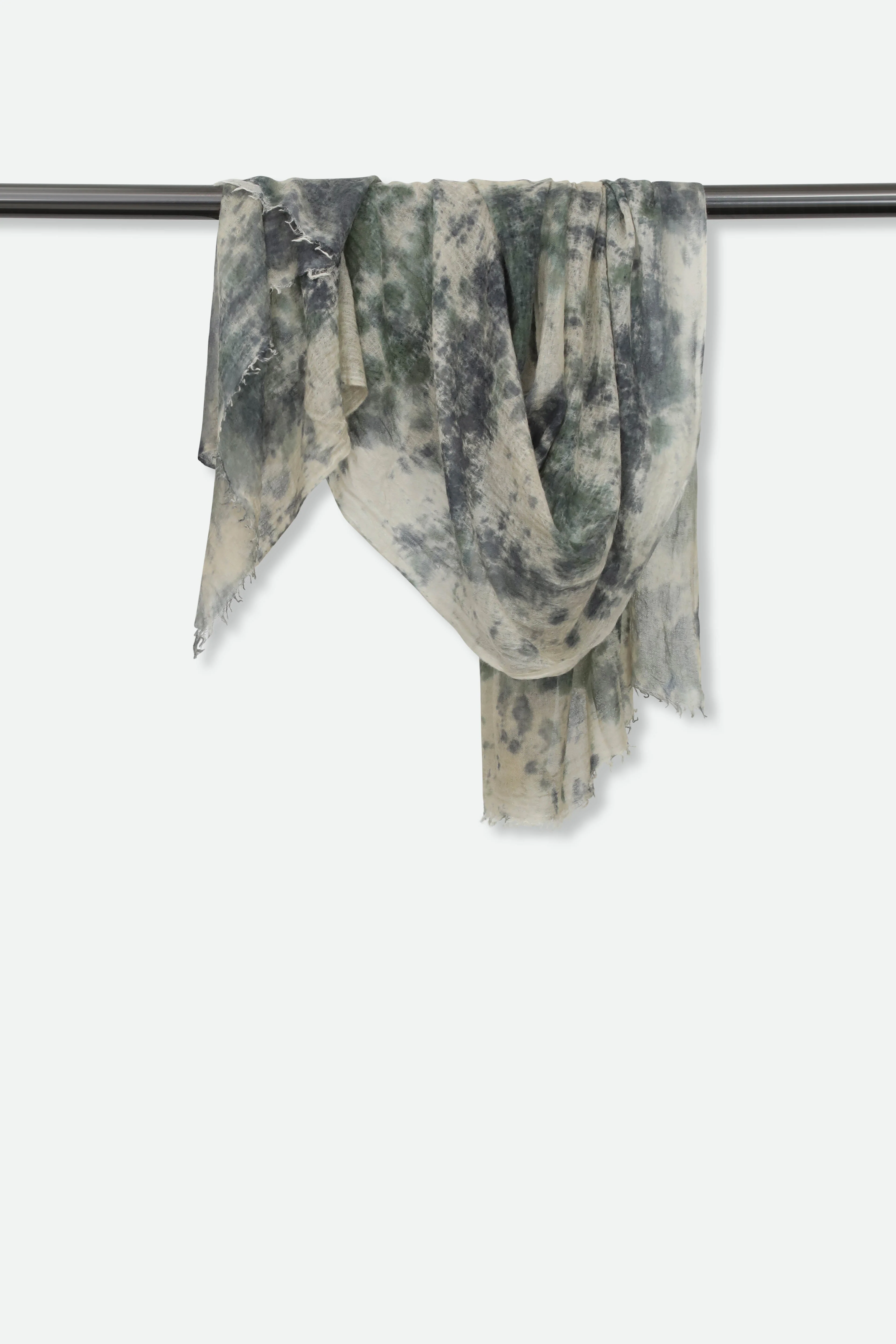 CAMOUFLAGE SCARF IN HAND DYED CASHMERE - Image 3