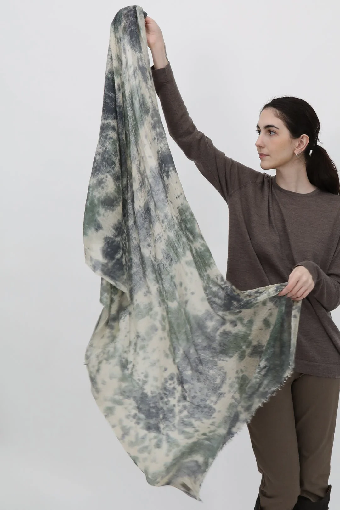 CAMOUFLAGE SCARF IN HAND DYED CASHMERE - Image 4