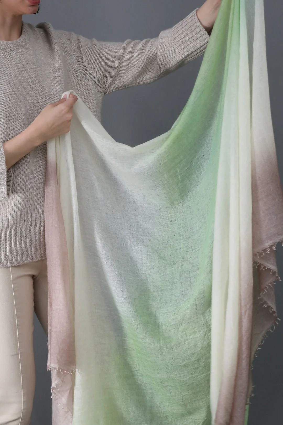 CHATEAU SPRING SCARF IN HAND DYED CASHMERE - Image 3