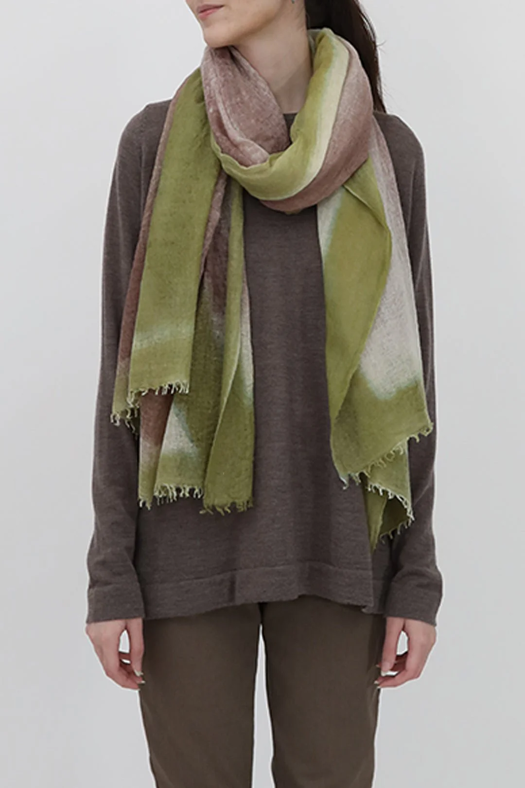 PISTACHIO CHATEAU SCARF IN HAND DYED CASHMERE - Image 3