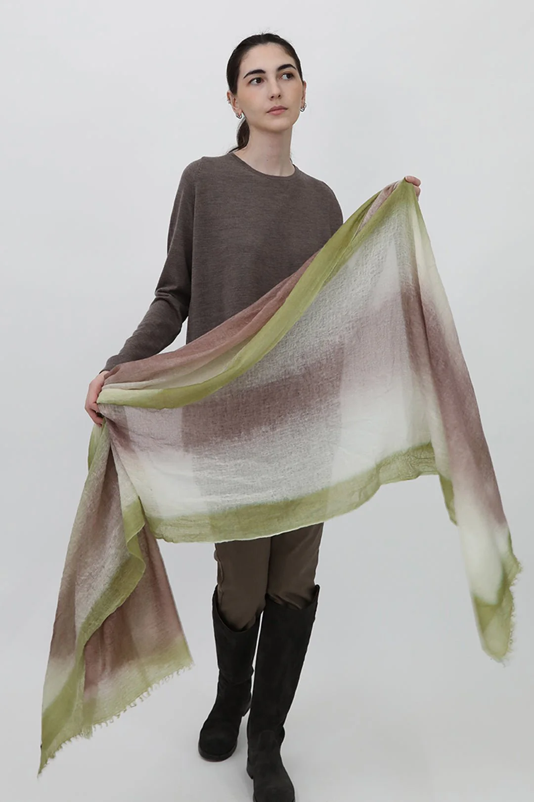 PISTACHIO CHATEAU SCARF IN HAND DYED CASHMERE - Image 5