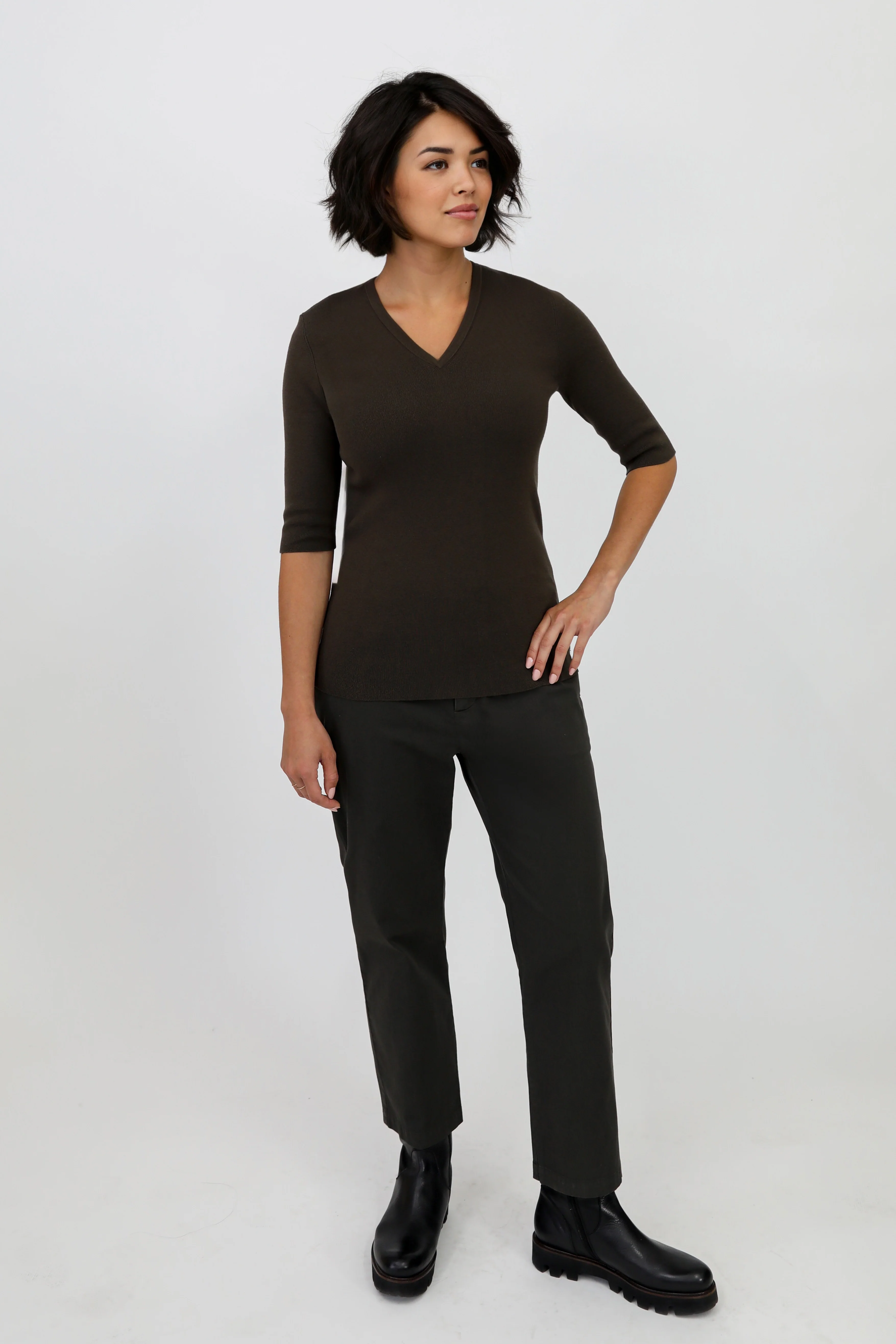 ELBOW SLEEVE V-NECK IN ITALIAN COTTON KNIT - Image 4