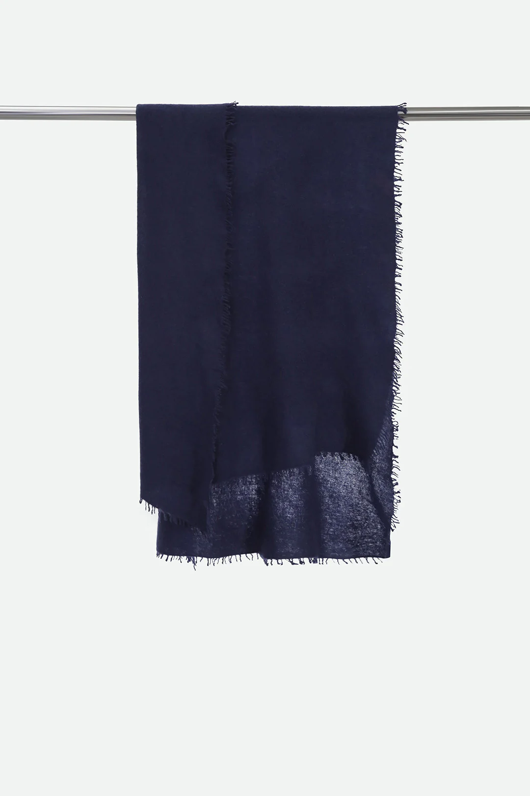 ÉLAN SCARF IN CASHMERE DARK NAVY - Image 2