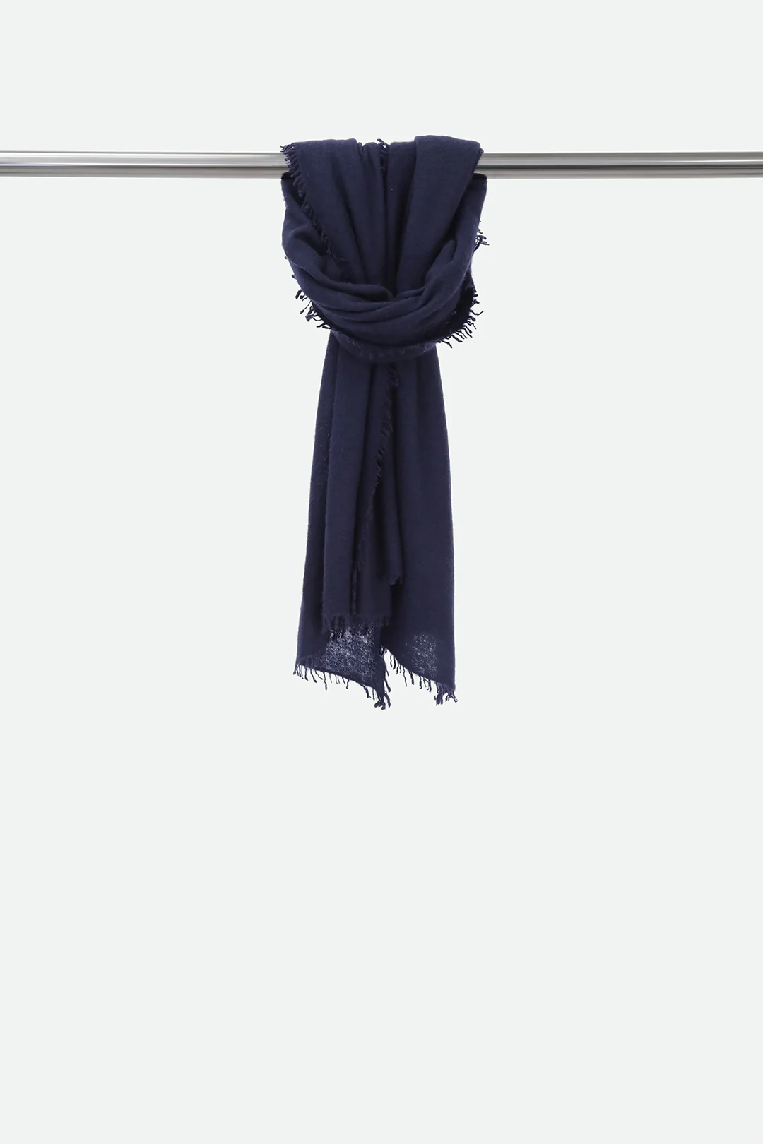 ÉLAN SCARF IN CASHMERE DARK NAVY - Image 3