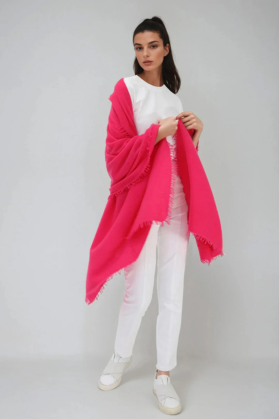 ÉLAN SCARF IN CASHMERE RASPBERRY - Image 2