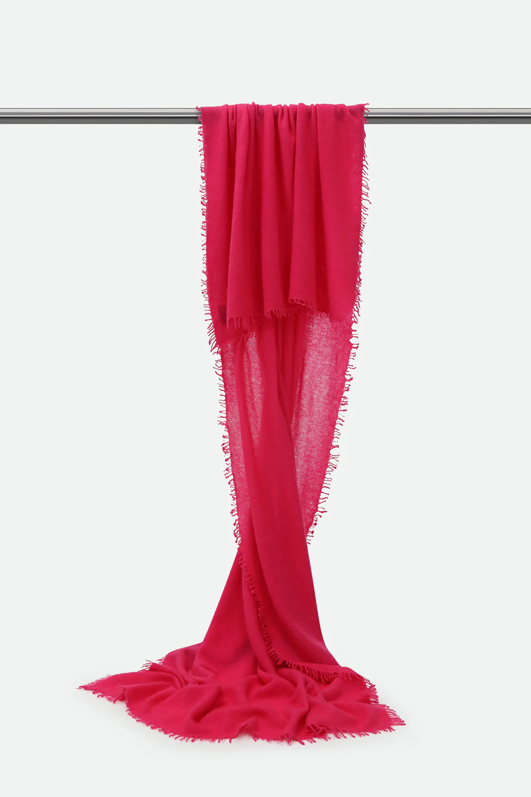 ÉLAN SCARF IN CASHMERE RASPBERRY - Image 4