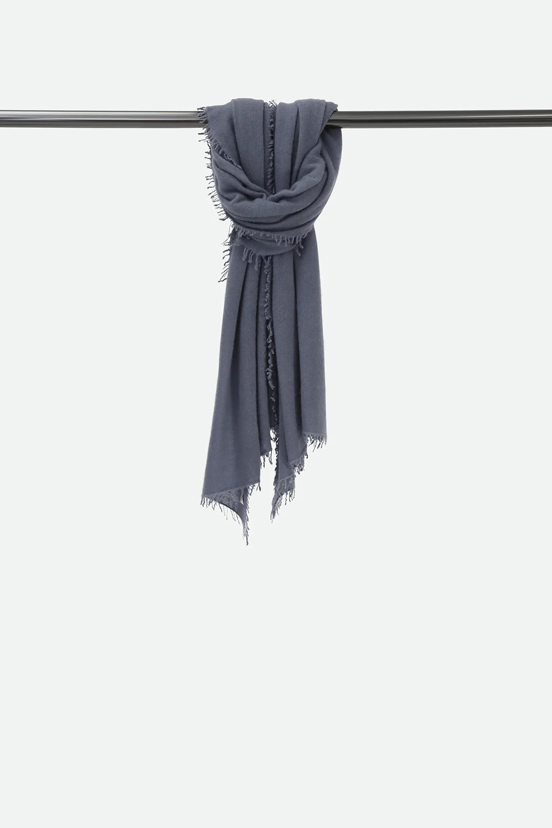 ÉLAN SCARF IN CASHMERE SLATE GREY - Image 5