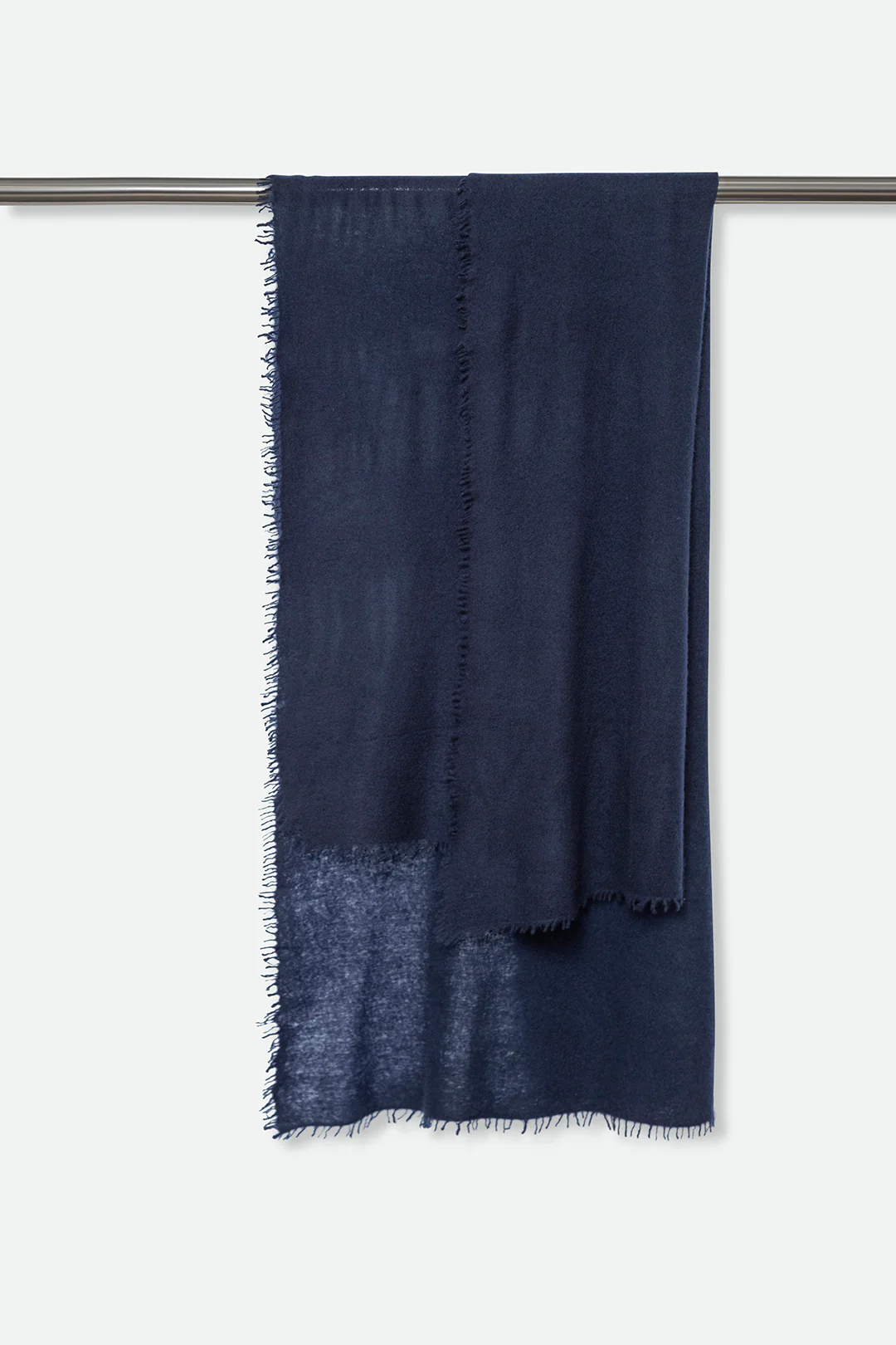 ÉLAN SCARF IN CASHMERE NAVY - Image 2