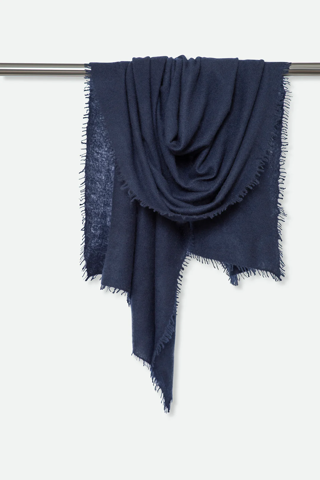 ÉLAN SCARF IN CASHMERE NAVY - Image 3