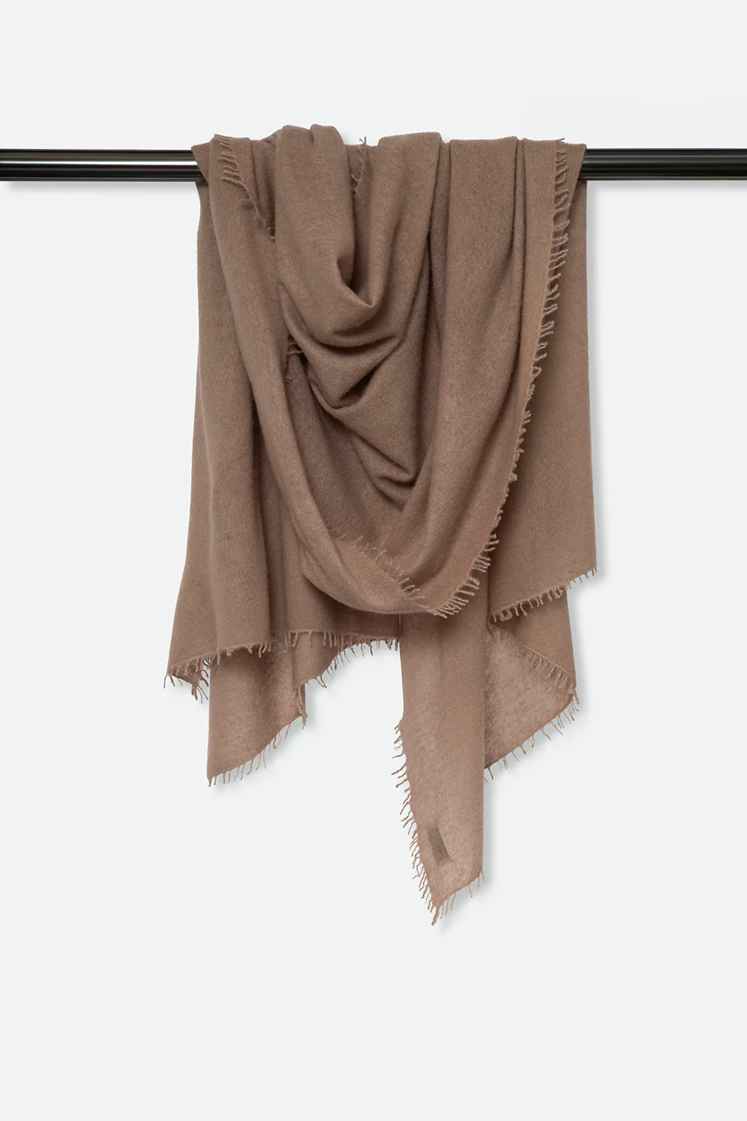 ÉLAN SCARF IN CASHMERE TOAST - Image 3