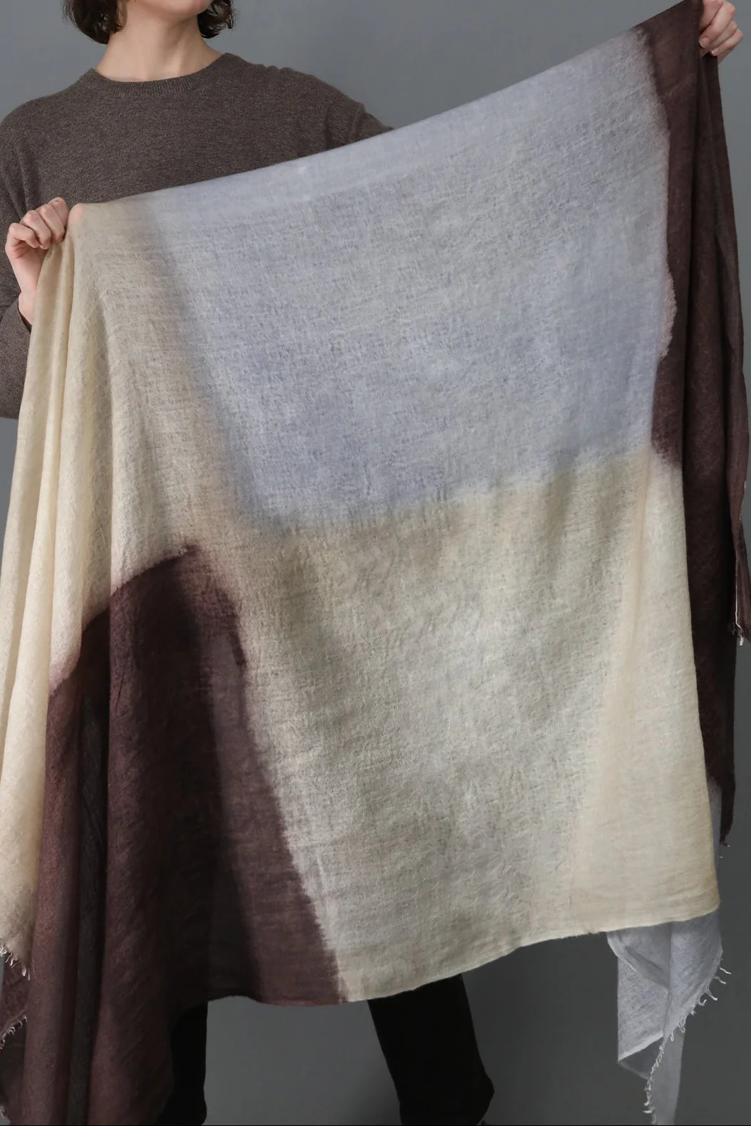 NATURAL GOLD SCARF IN HAND DYED CASHMERE - Image 5