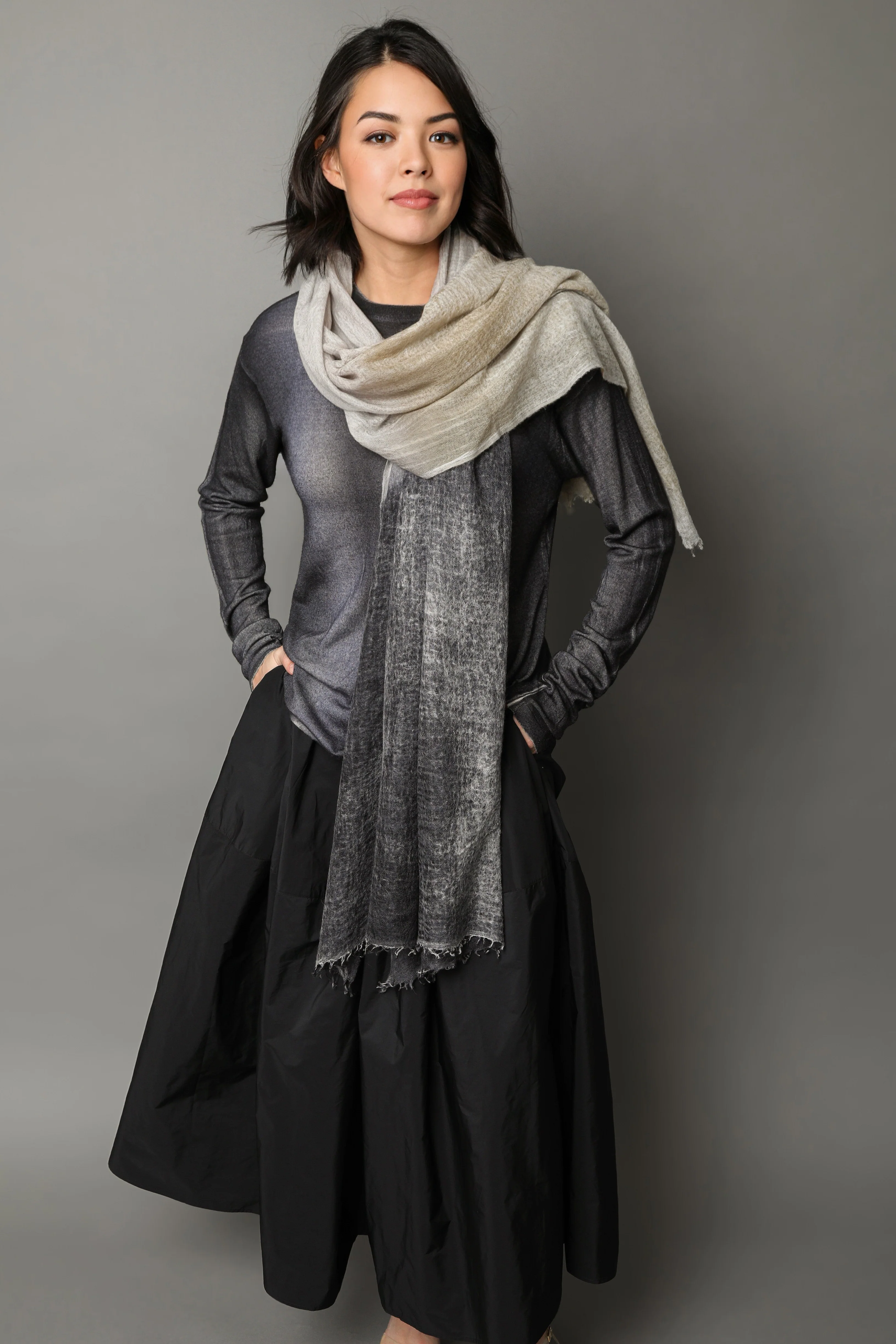ISCHIA PEPPER SCARF IN HAND DYED CASHMERE - Image 2