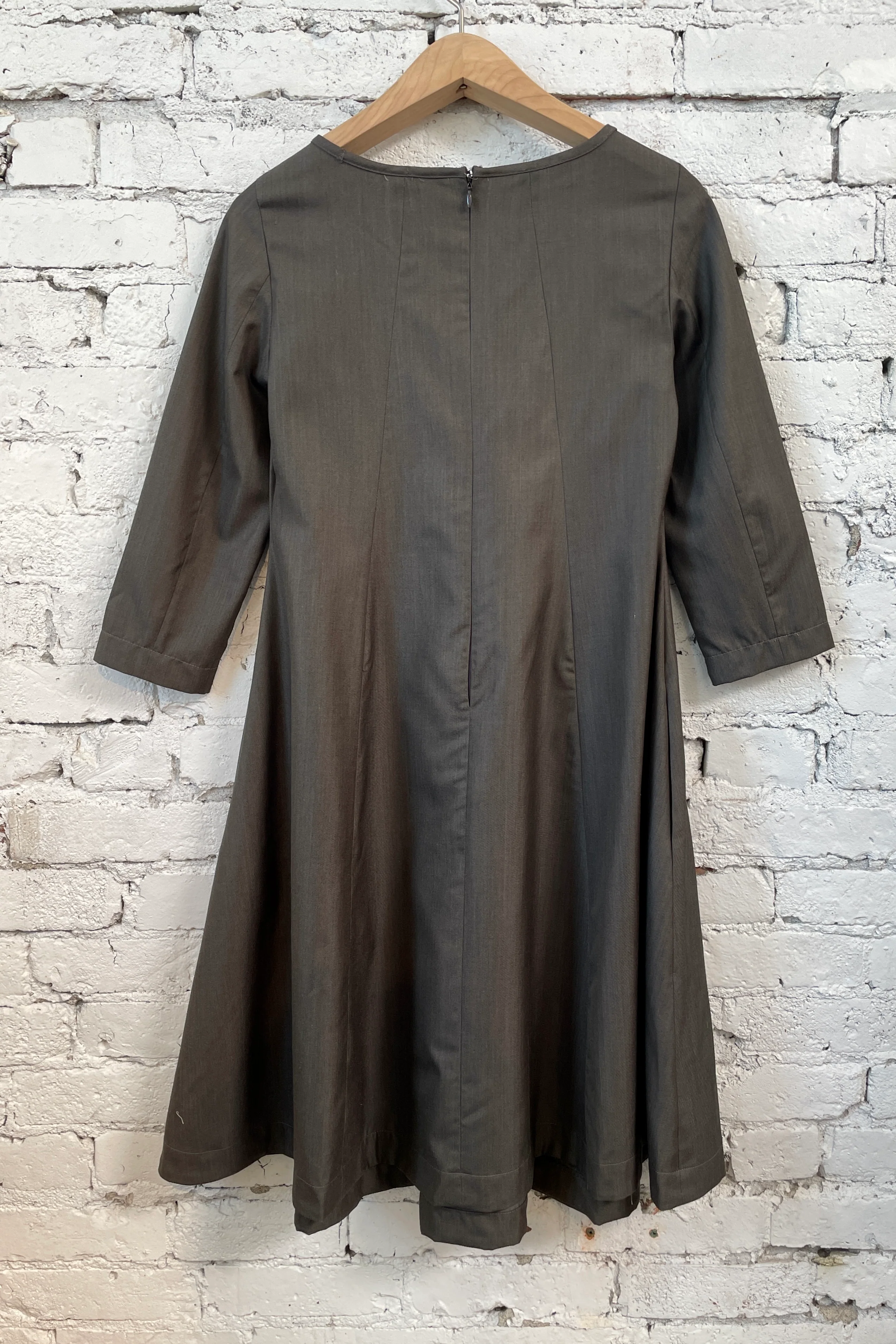 JUSTINA THREE-QUARTER SLEEVE PLEATED DRESS IN ITALIAN WOOL - Image 4