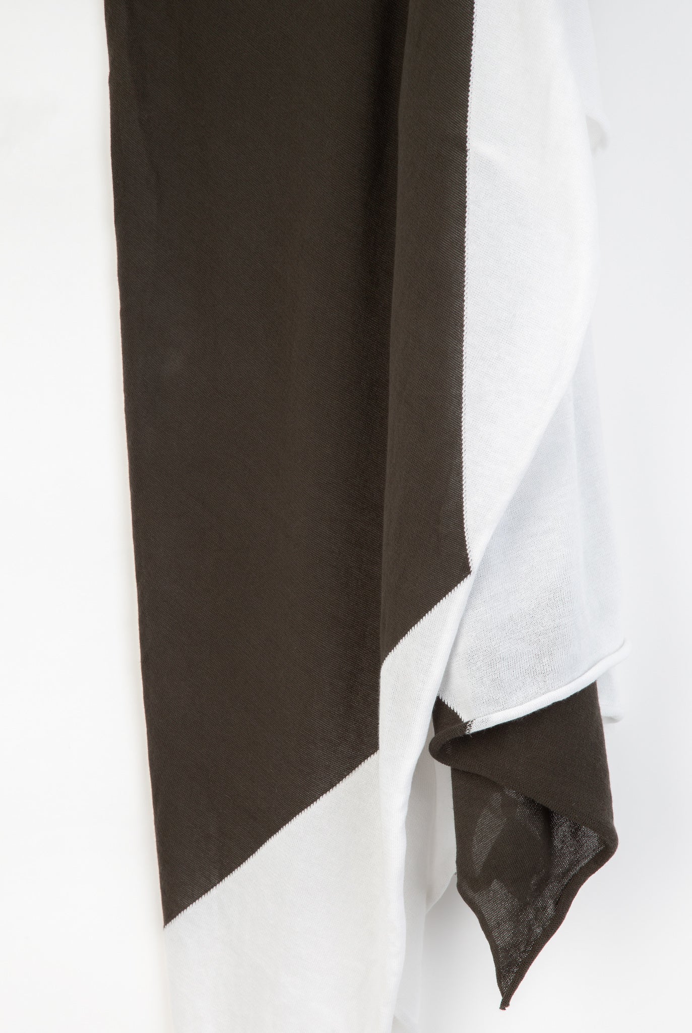 TRIANGLE SCARF IN PIMA COTTON - Image 2