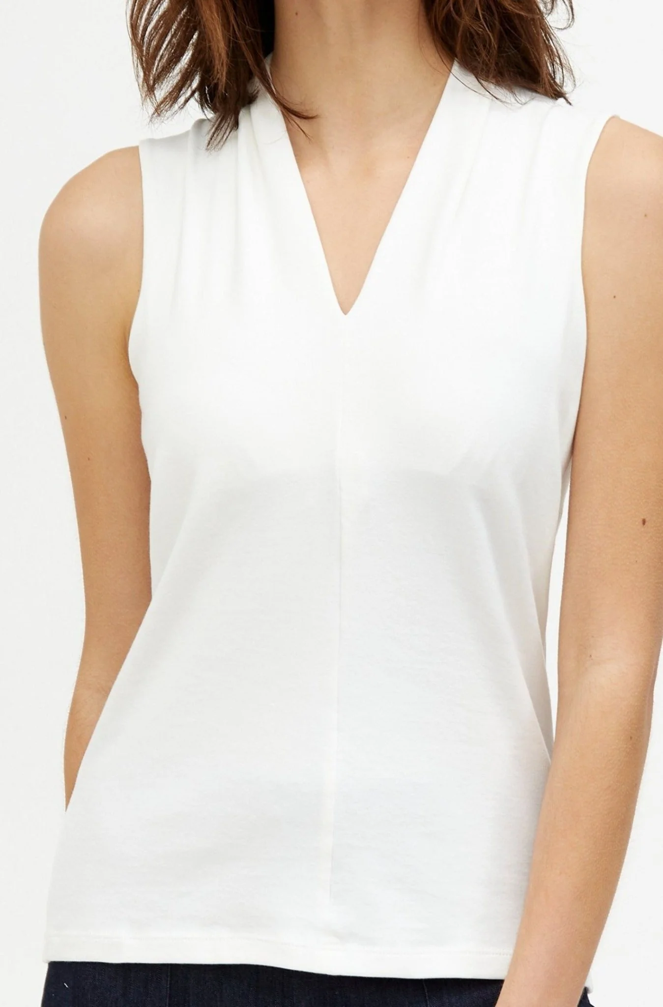 SLEEVELESS V-NECK IN PIMA COTTON STRETCH