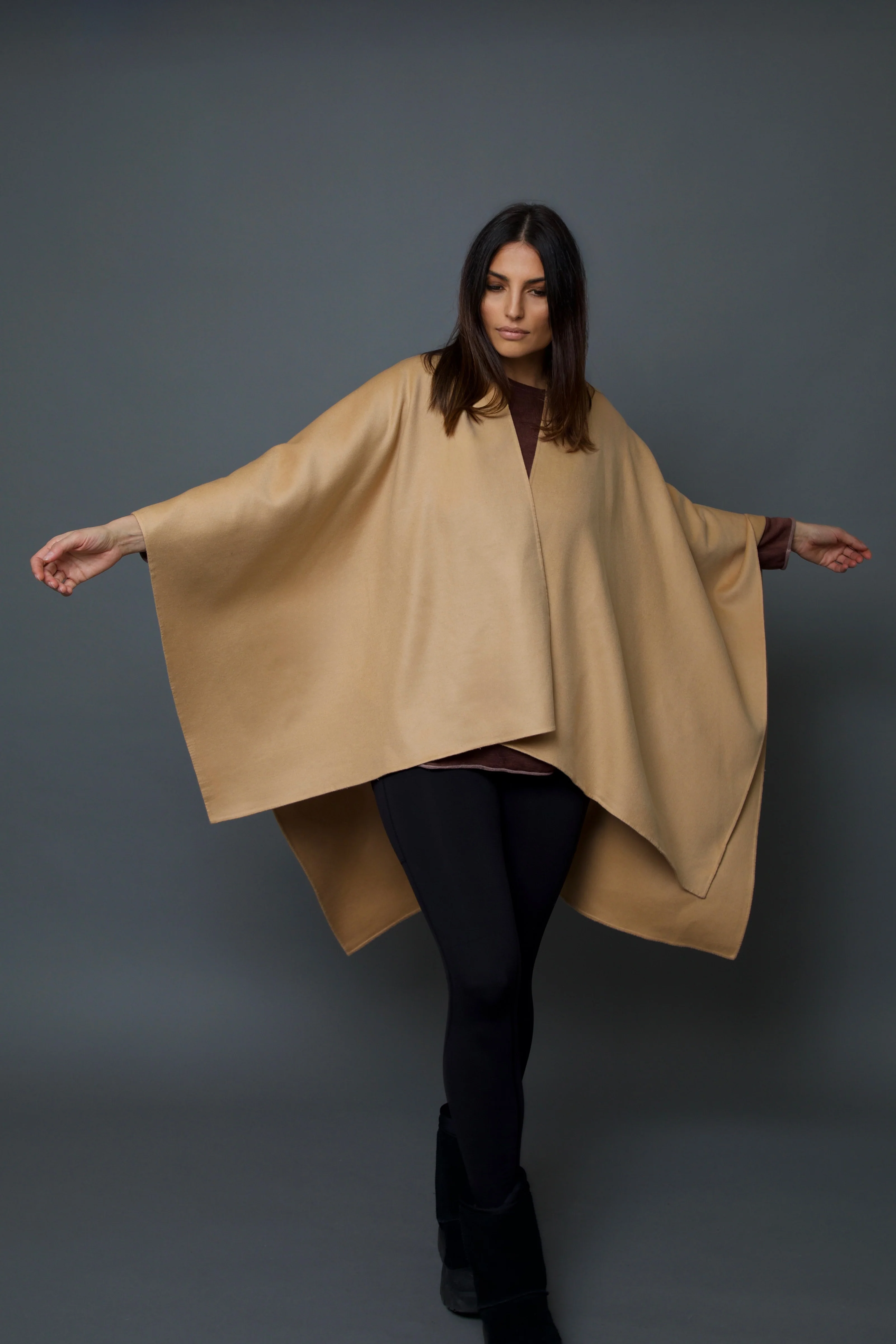 ALPINE CAPE IN PURE CASHMERE - Image 4