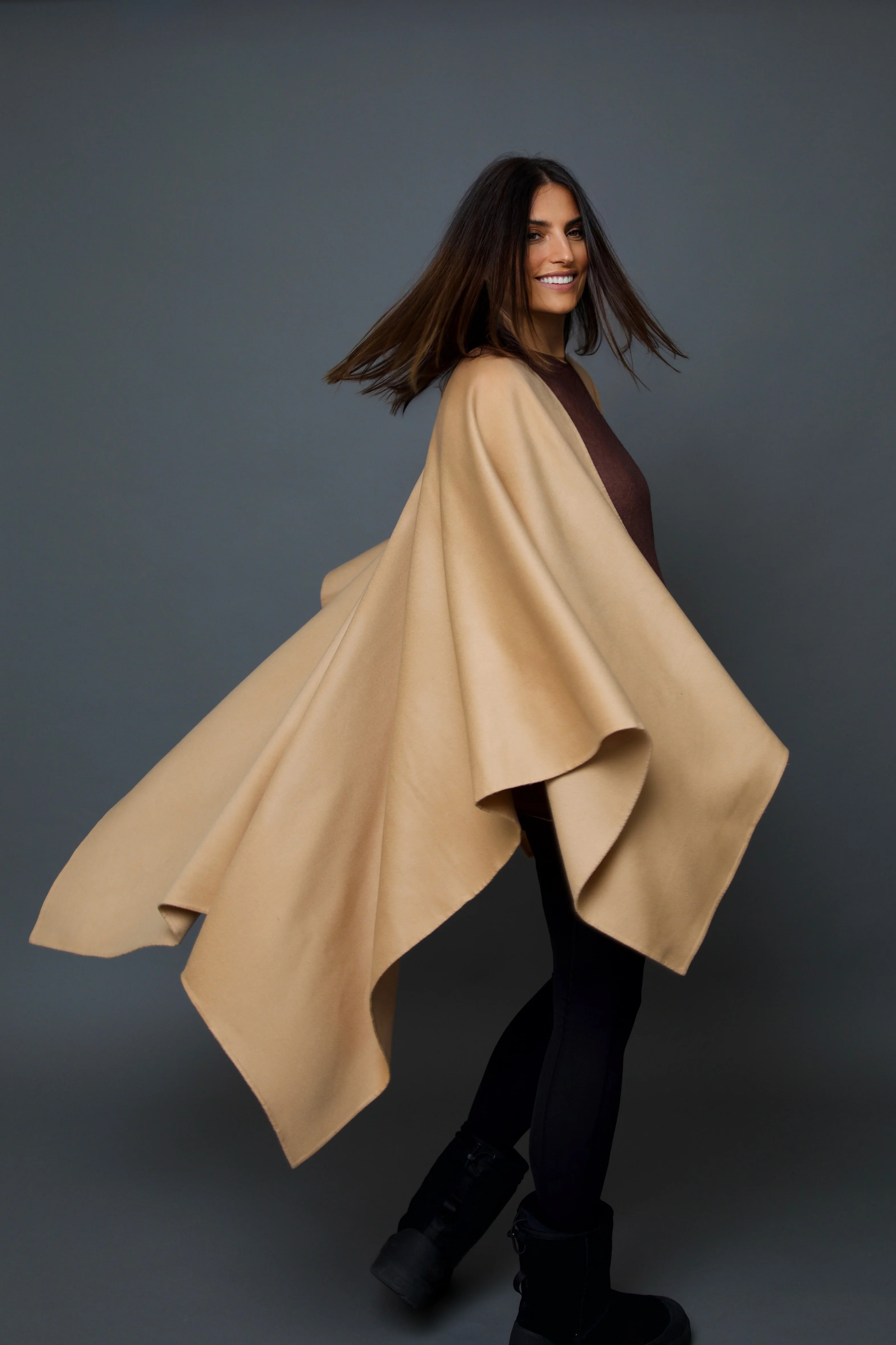 ALPINE CAPE IN PURE CASHMERE - Image 6