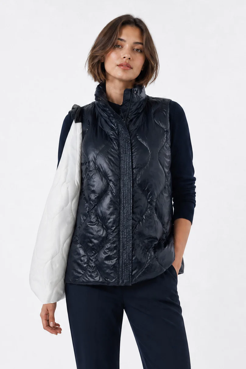 THE GALLERY TOTE QUILTED WITH LEATHER DETAIL - Image 10