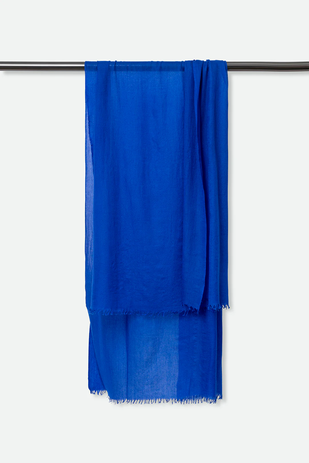 LIGHTWEIGHT SCARF IN HAND DYED CASHMERE ELECTRIC BLUE - Image 2