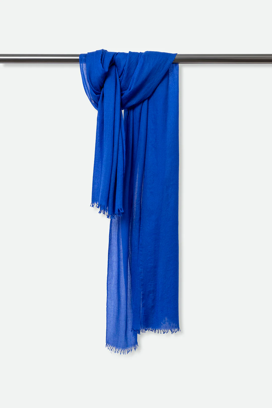 LIGHTWEIGHT SCARF IN HAND DYED CASHMERE ELECTRIC BLUE - Image 3