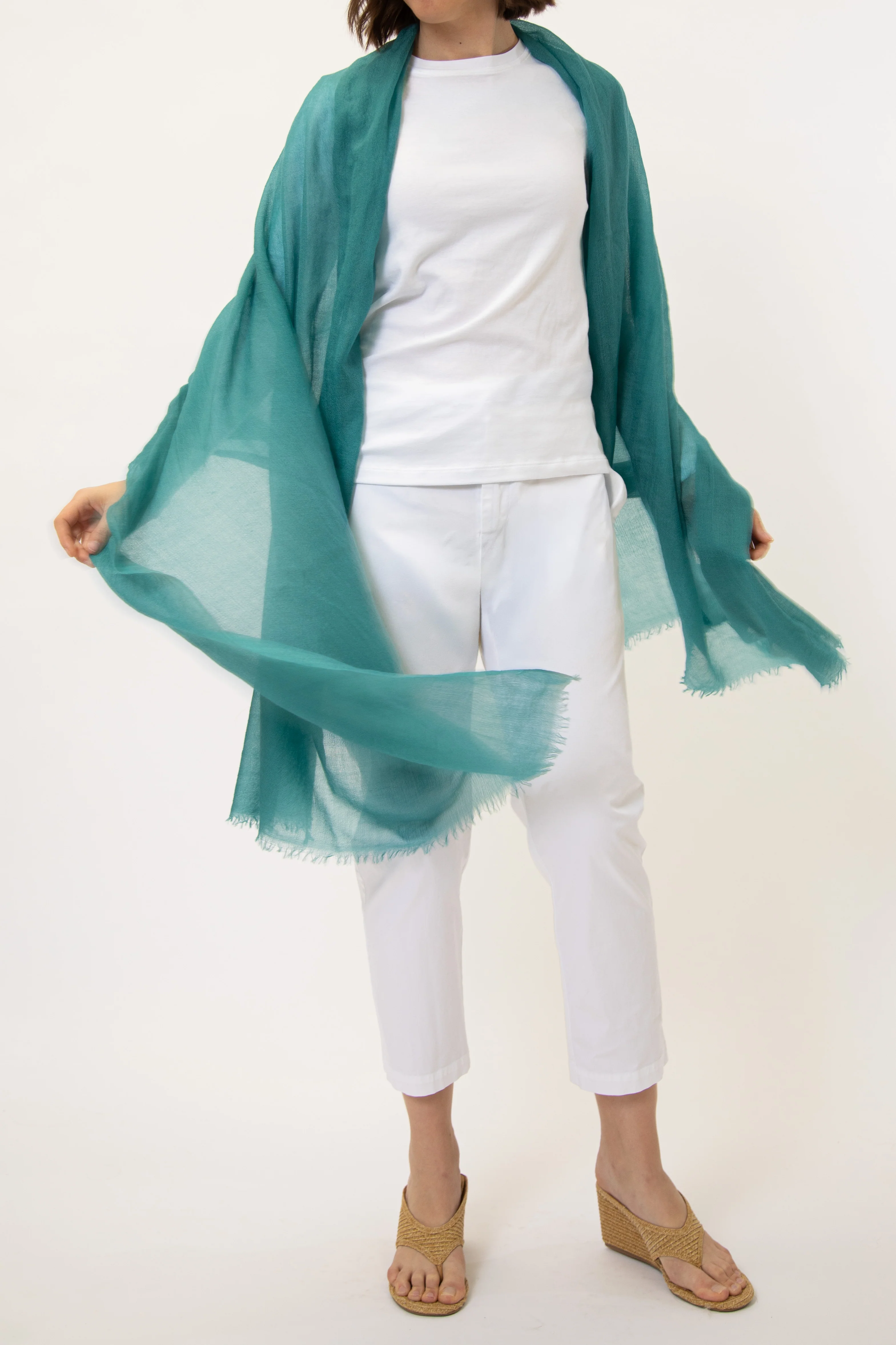 OCEAN BLUE LIGHTWEIGHT SCARF IN HAND DYED CASHMERE