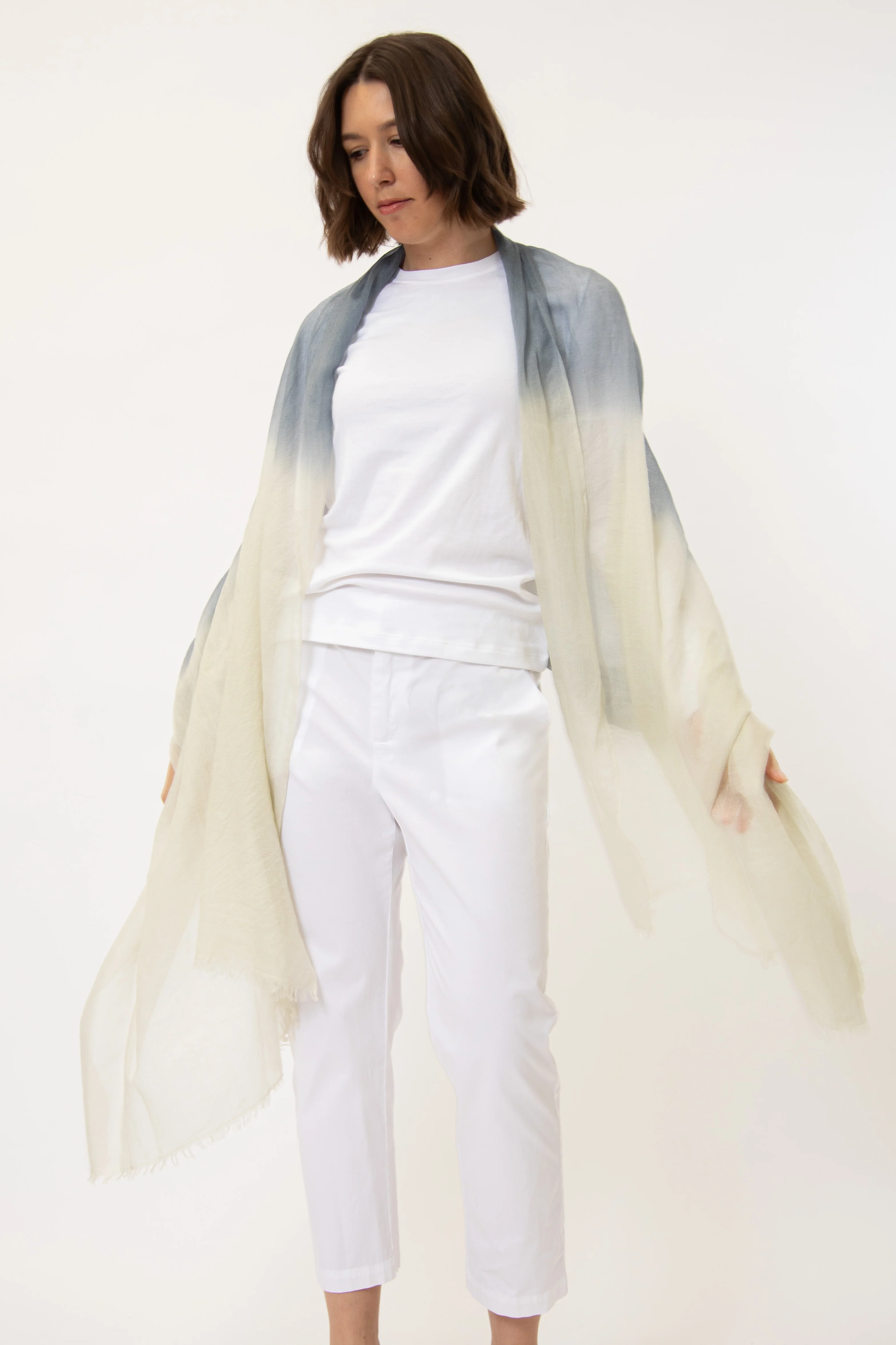 SLATE OYSTER SHELL LIGHTWEIGHT SCARF IN HAND DYED CASHMERE - Image 3