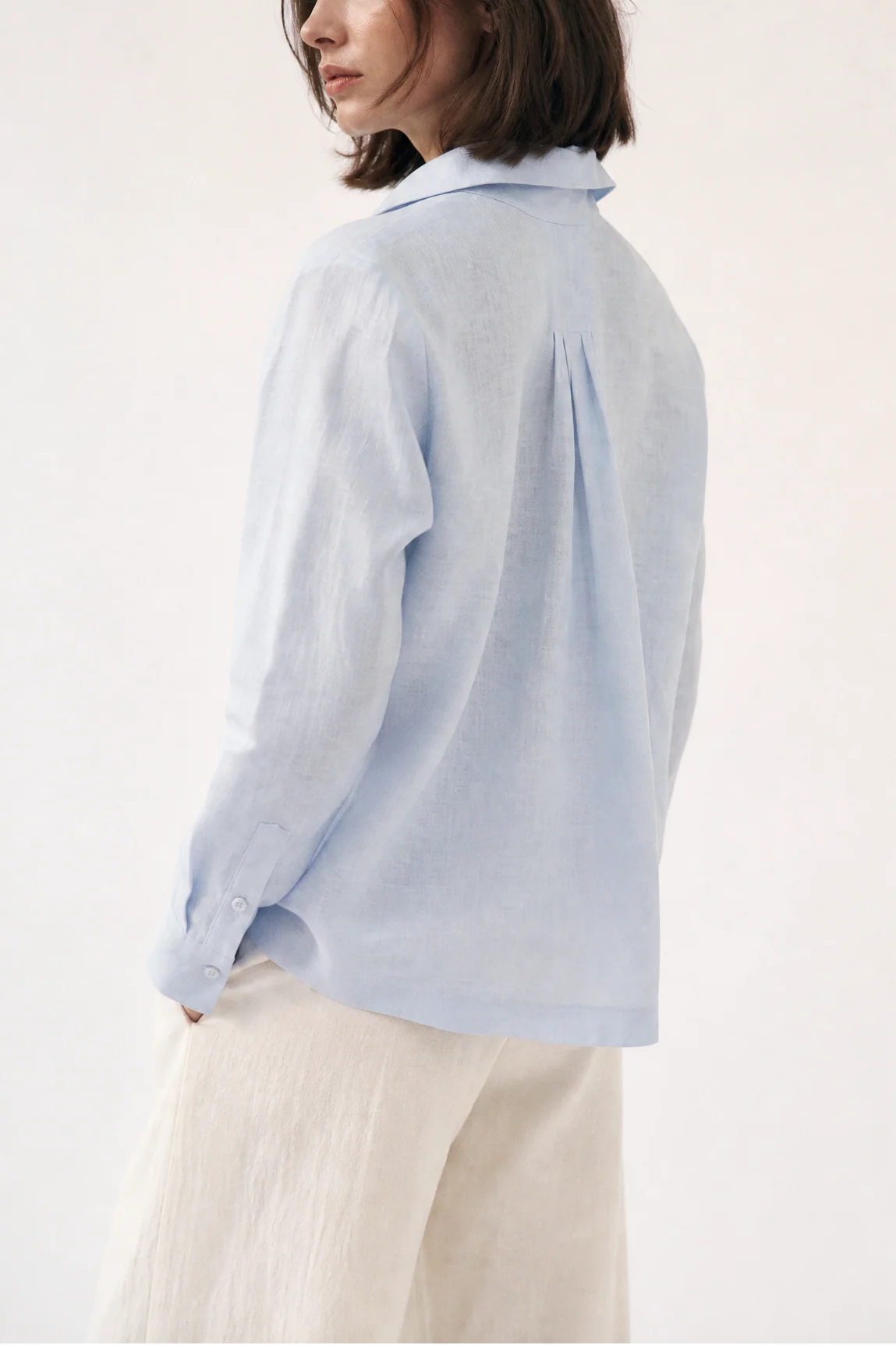 SIGNE BACK PLEATED SHIRT IN ITALIAN LINEN