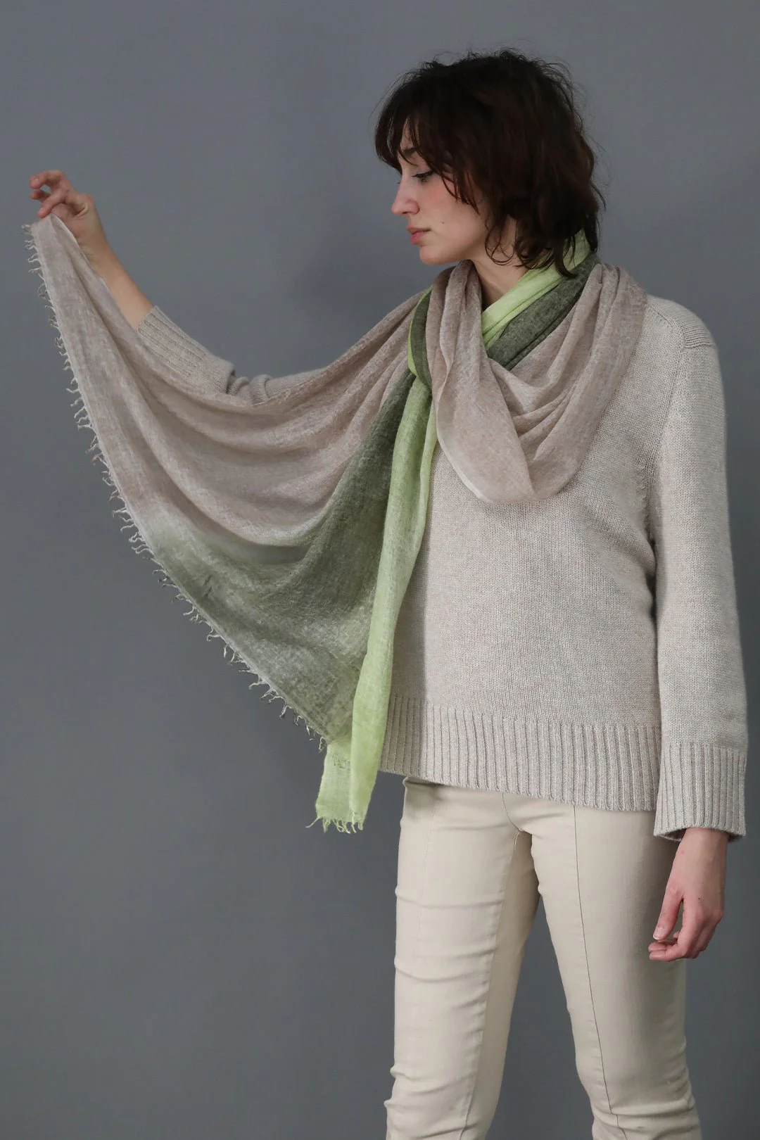 SPRING COCOA SCARF IN HAND DYED CASHMERE - Image 2