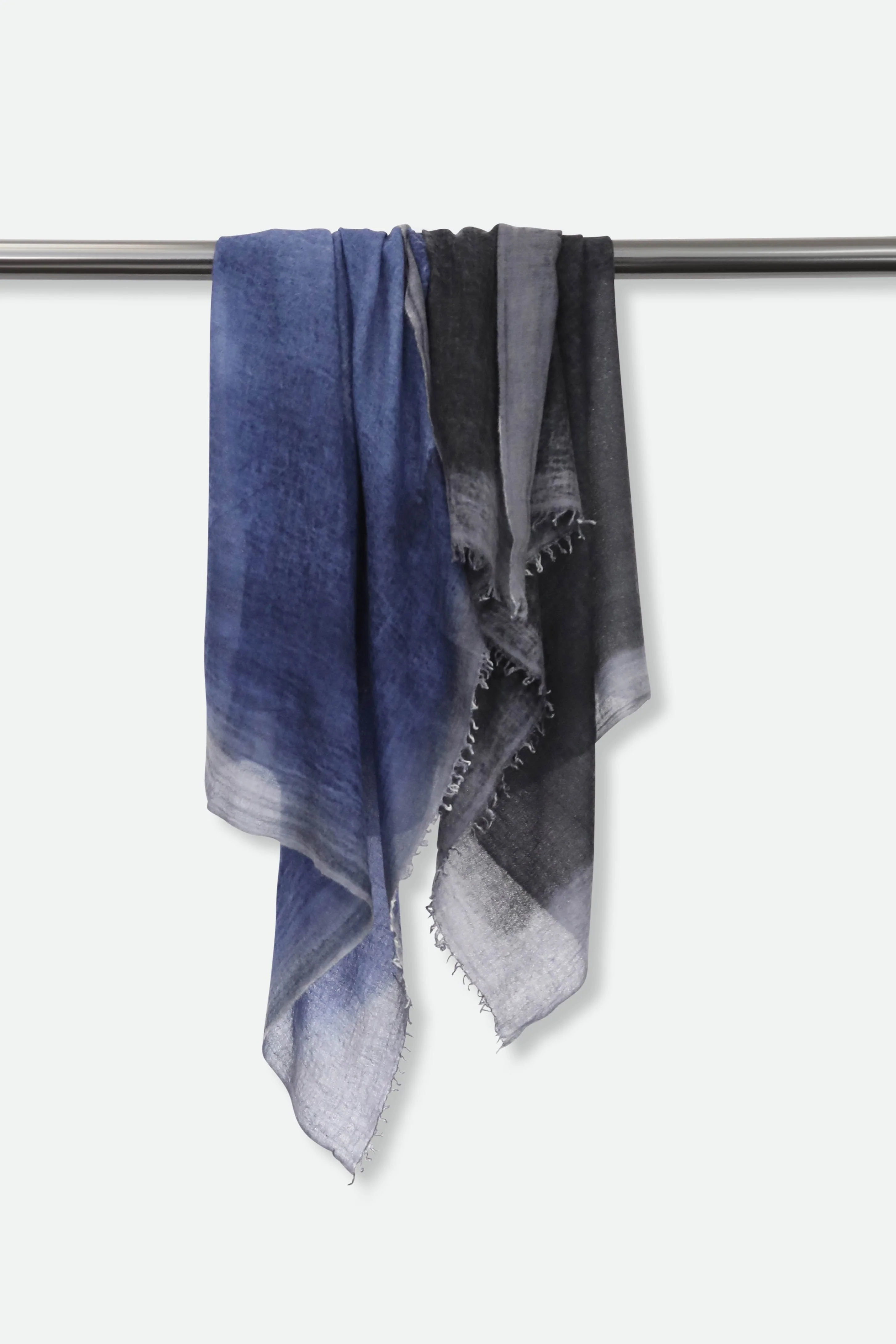 MIDNIGHT CHARCOAL SCARF IN HAND DYED CASHMERE - Image 4