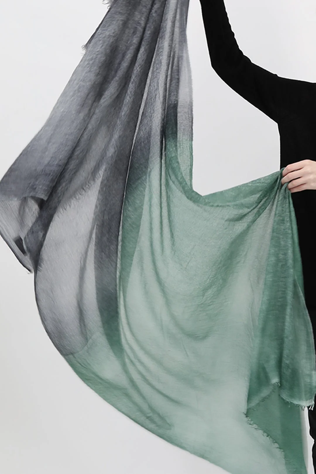 NIGHT MINT SCARF IN HAND DYED CASHMERE - Image 2