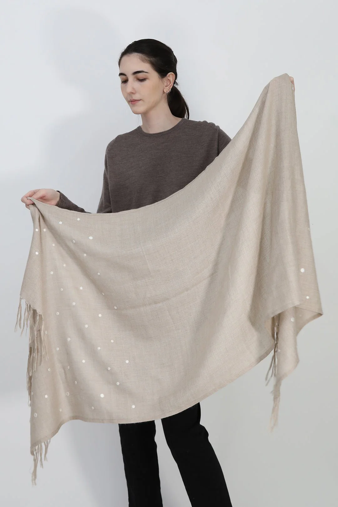 EMBROIDERED PEBBLE SAND ITALIAN CASHMERE SCARF - Image 4