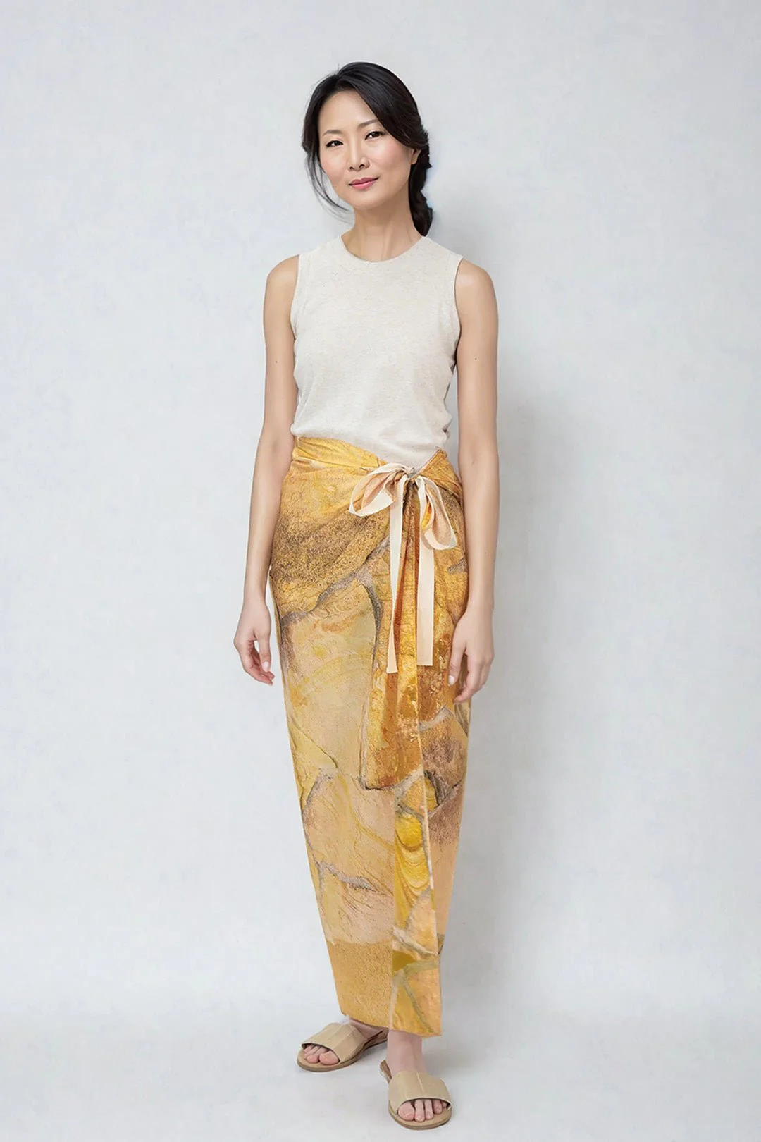 PAREO IN HAND-DYED SILK IN GOLD SAND - Image 3