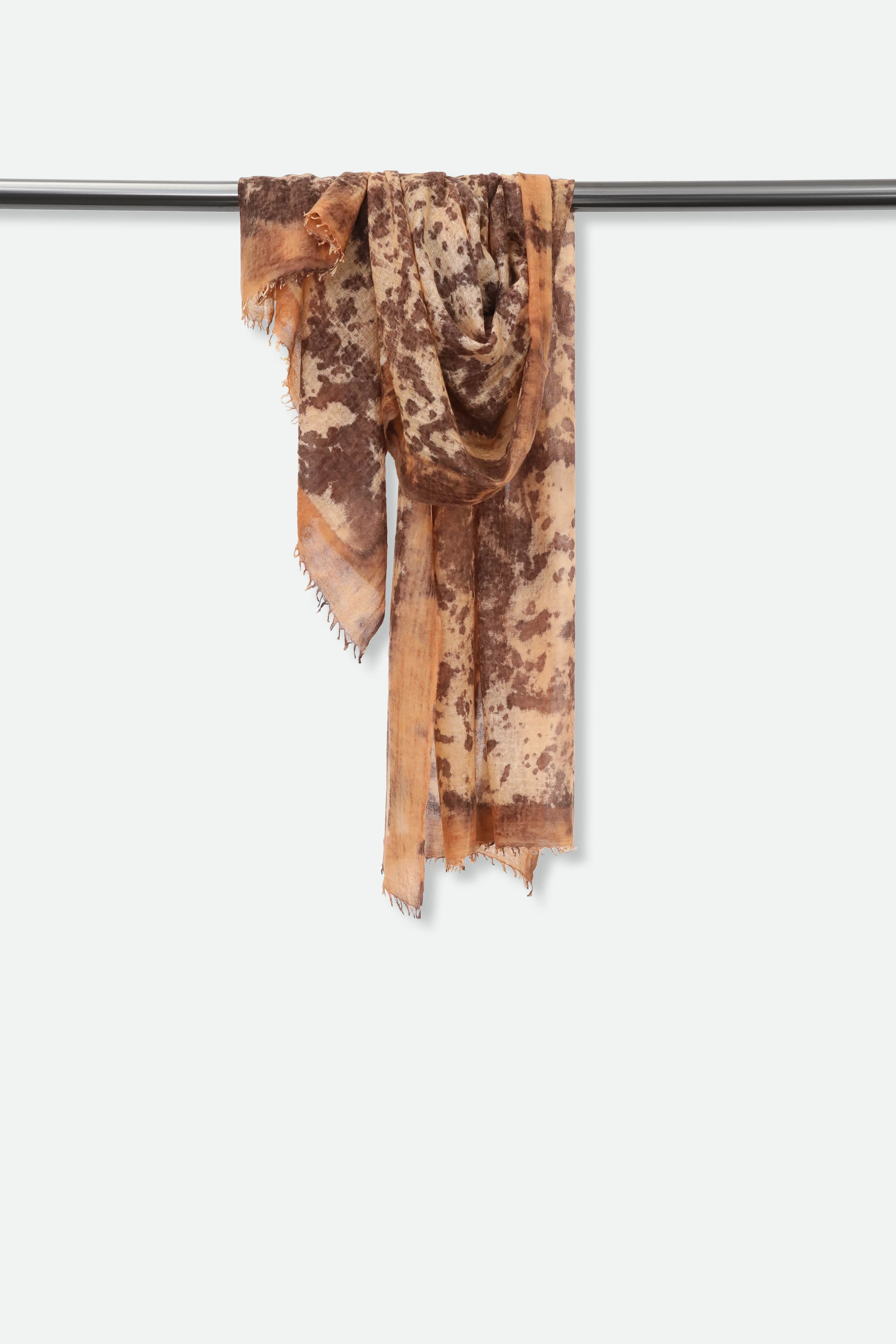 HAZELNUT SCARF IN HAND DYED CASHMERE - Image 3
