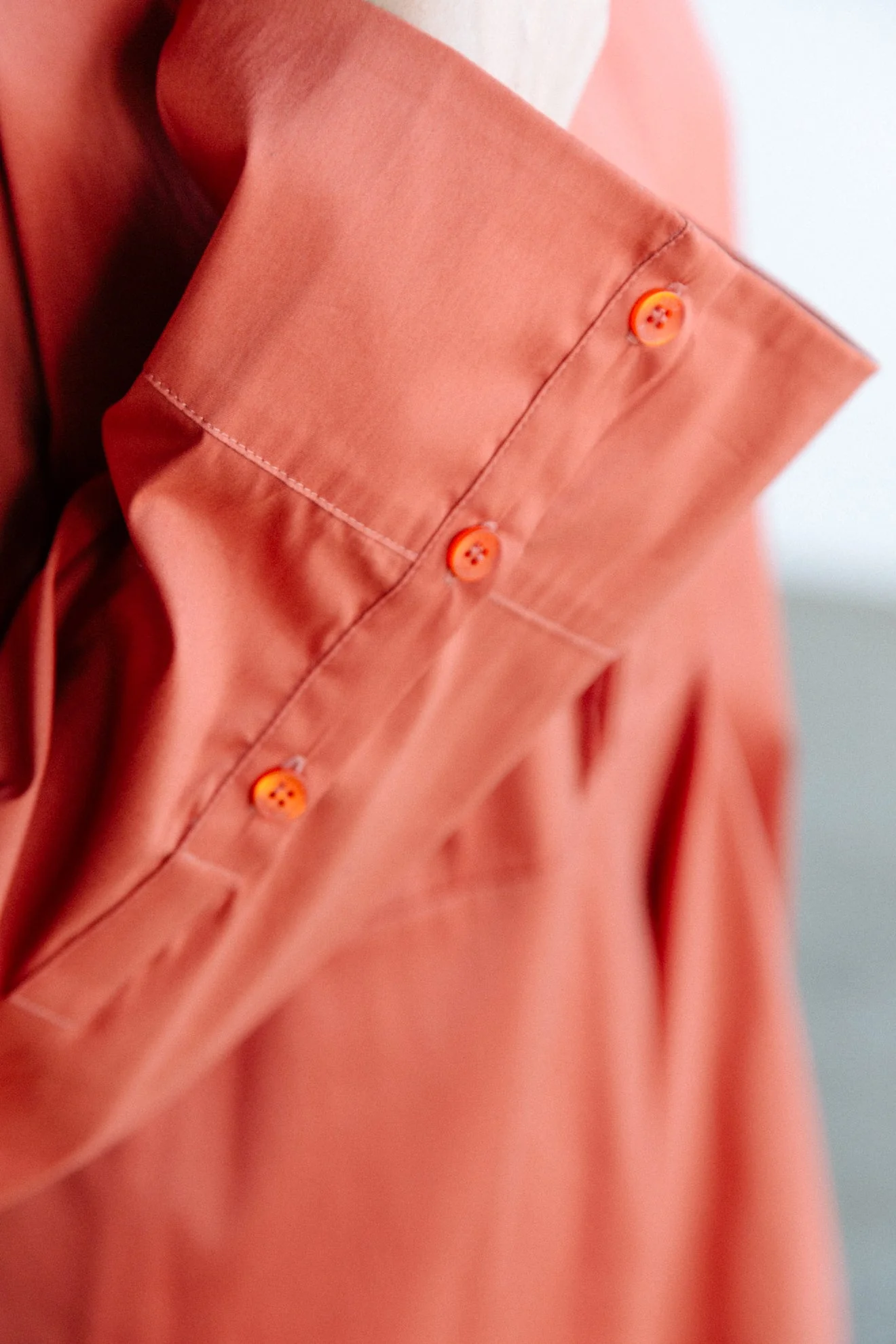 MARI PLEATED TUNIC BLOUSE IN ITALIAN COTTON STRETCH - Image 4