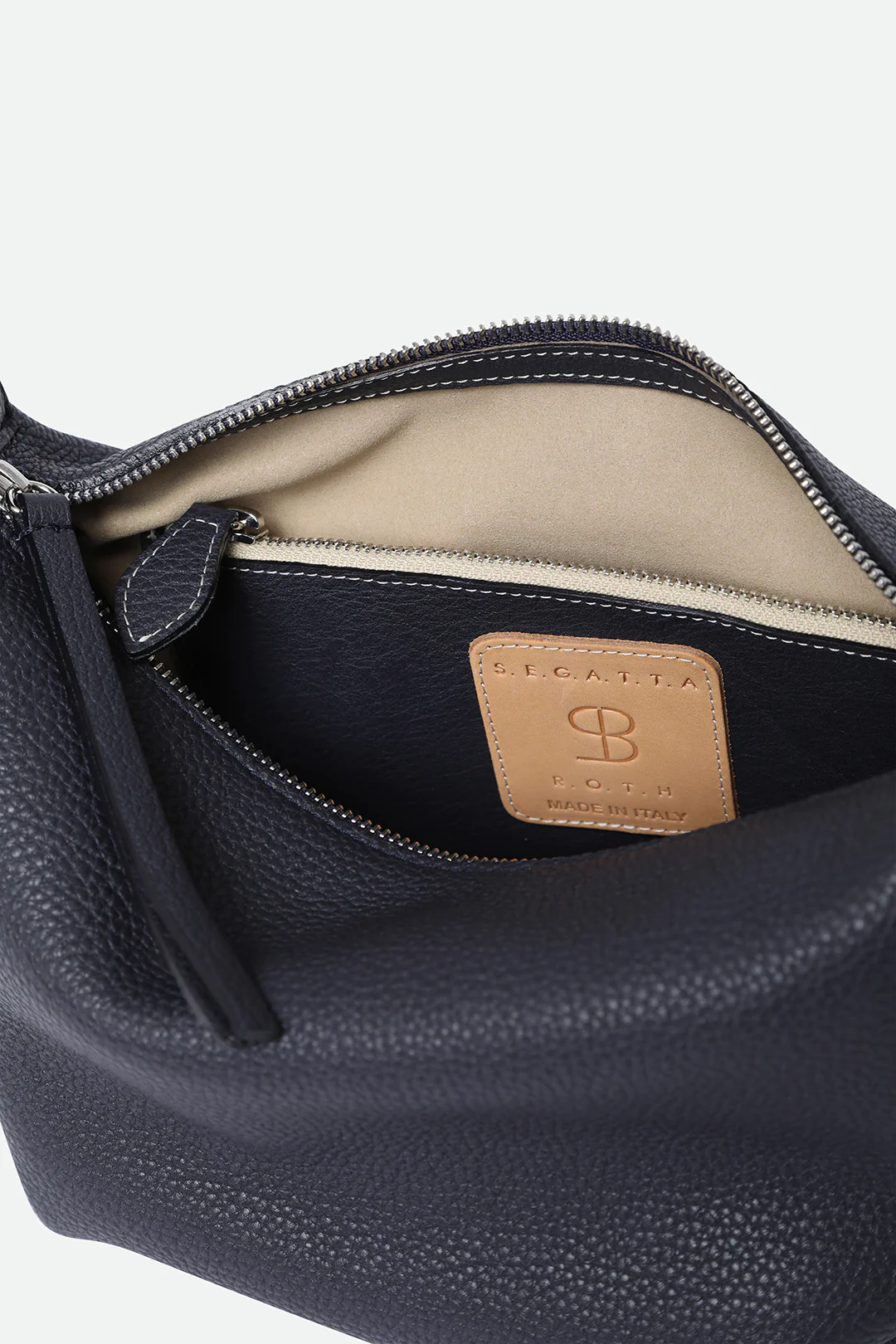 RAVELLO ITALIAN LEATHER HANDBAG IN NAVY - Image 4
