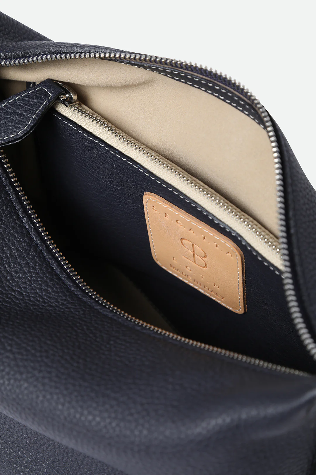 RAVELLO ITALIAN LEATHER HANDBAG IN NAVY - Image 5