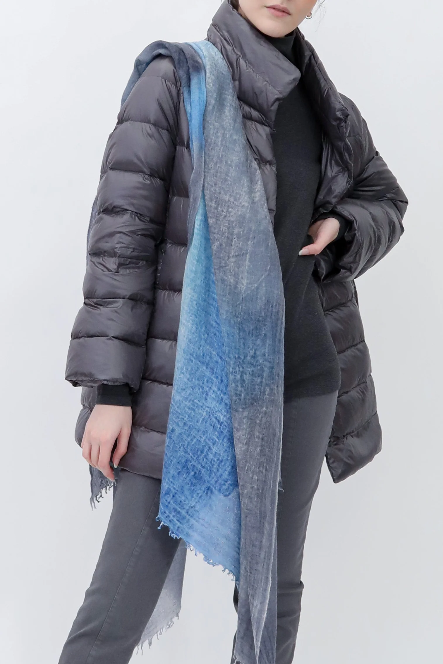 CHARCOAL MAVI SCARF IN HAND DYED CASHMERE - Image 2