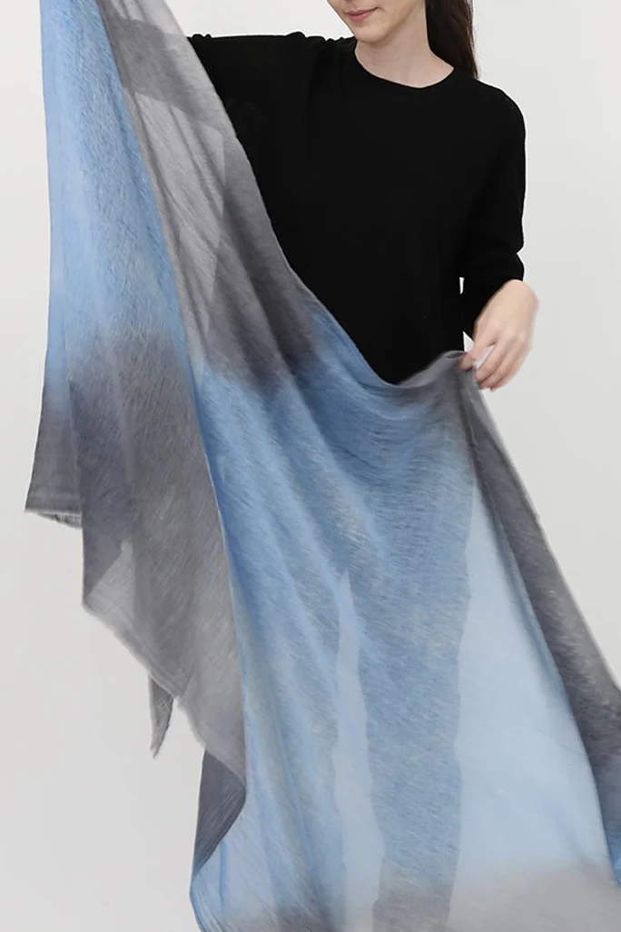 CHARCOAL MAVI SCARF IN HAND DYED CASHMERE - Image 3