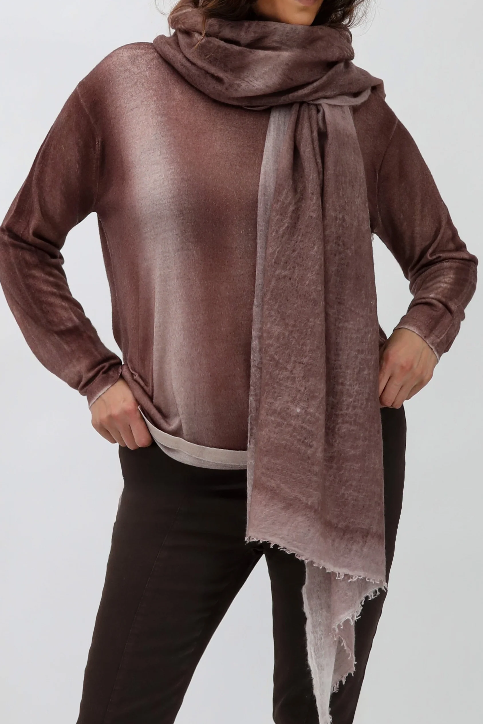 SCARF IN HAND DYED CASHMERE PECAN - Image 2