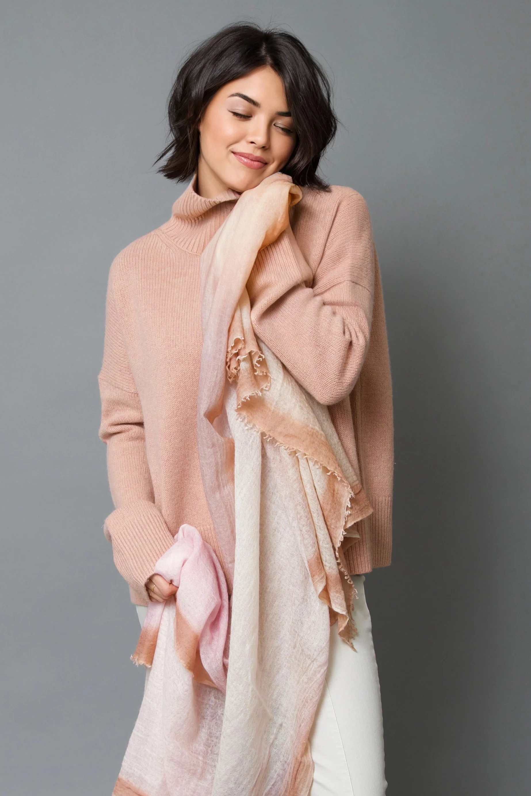 BLUSH ROSE SCARF IN HAND DYED CASHMERE - Image 2
